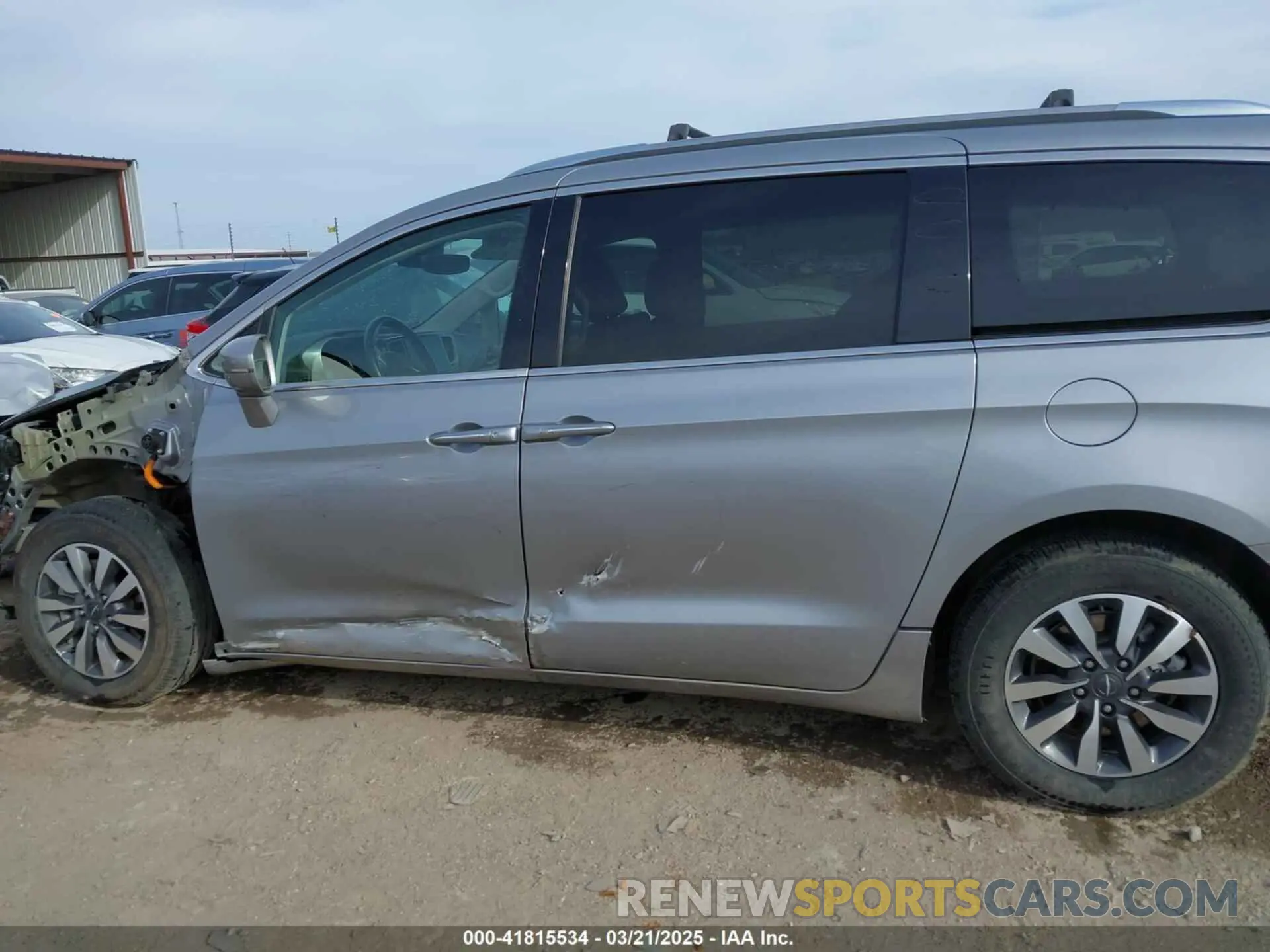 14 Photograph of a damaged car 2C4RC1L77MR594062 CHRYSLER PACIFICA HYBRID 2021