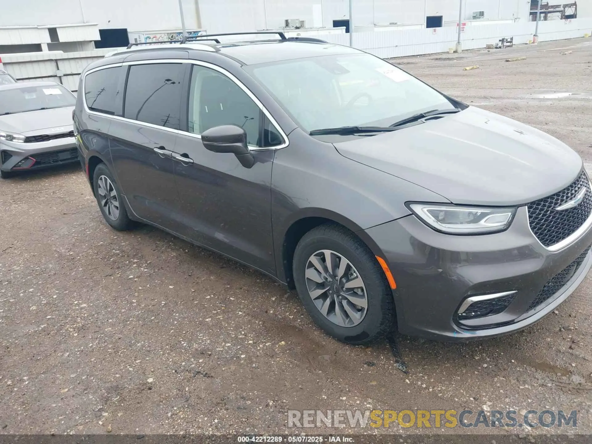 1 Photograph of a damaged car 2C4RC1L77MR599665 CHRYSLER PACIFICA HYBRID 2021