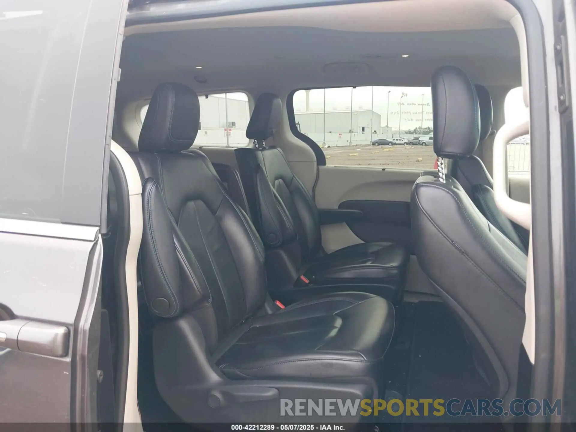 8 Photograph of a damaged car 2C4RC1L77MR599665 CHRYSLER PACIFICA HYBRID 2021