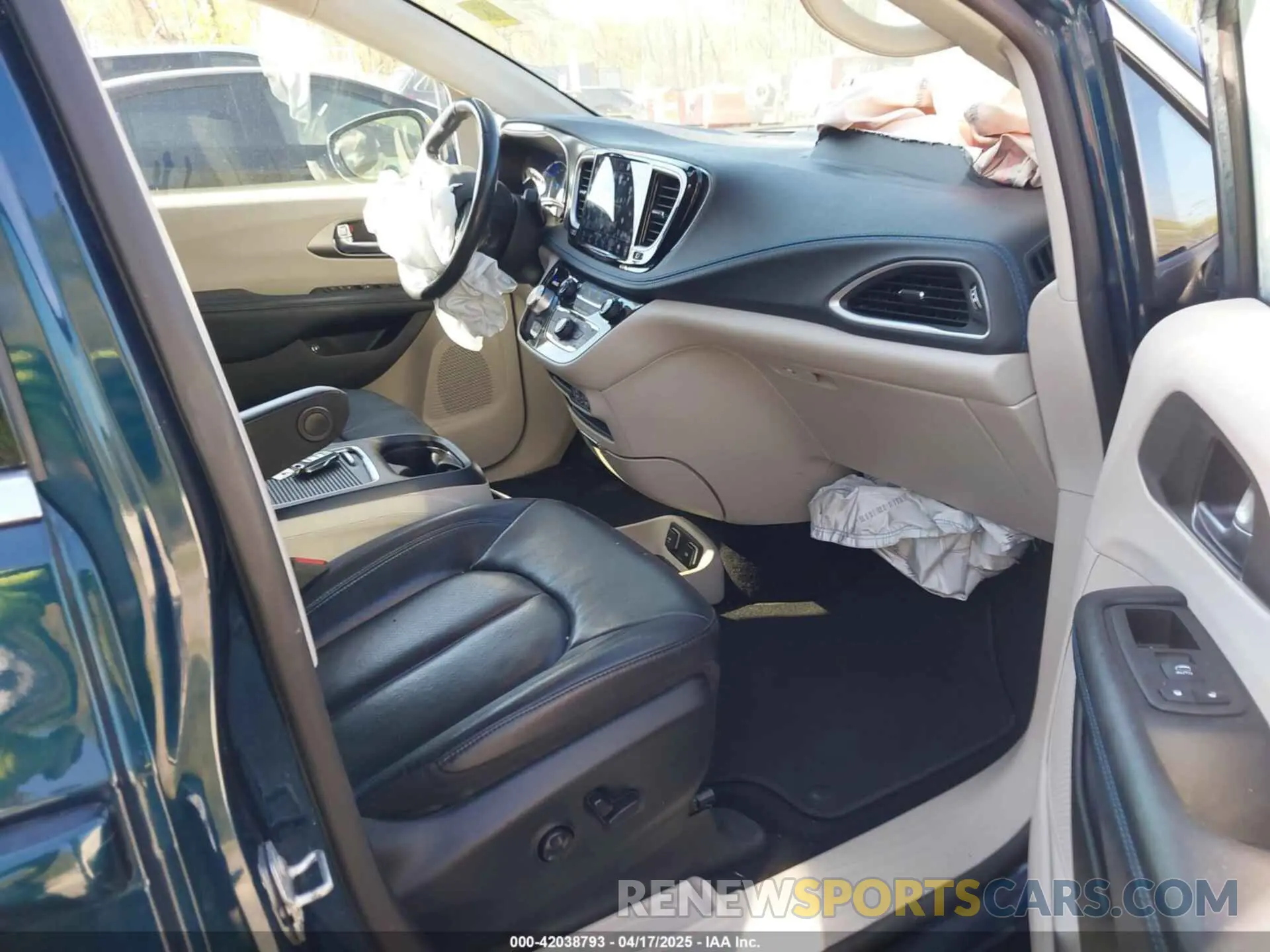 5 Photograph of a damaged car 2C4RC1L79MR596475 CHRYSLER PACIFICA HYBRID 2021