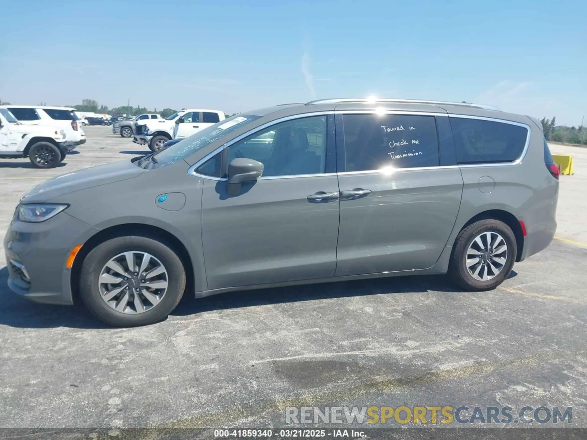 14 Photograph of a damaged car 2C4RC1L7XMR586201 CHRYSLER PACIFICA HYBRID 2021