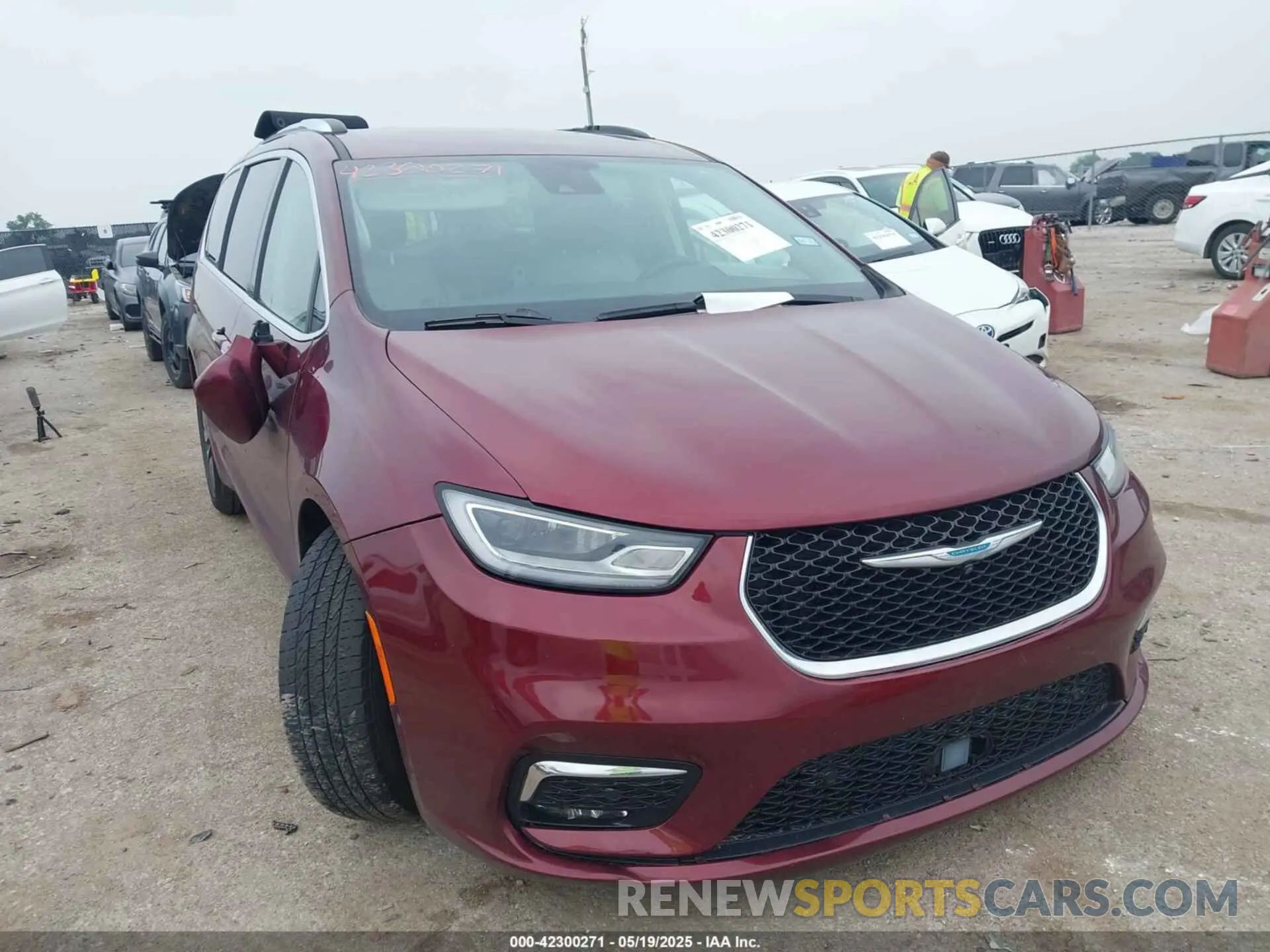 1 Photograph of a damaged car 2C4RC1L7XMR599210 CHRYSLER PACIFICA HYBRID 2021