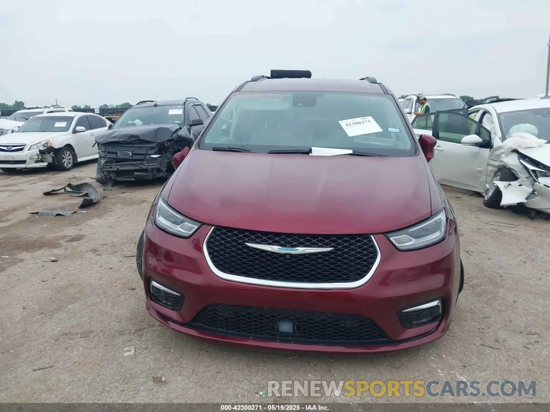 12 Photograph of a damaged car 2C4RC1L7XMR599210 CHRYSLER PACIFICA HYBRID 2021