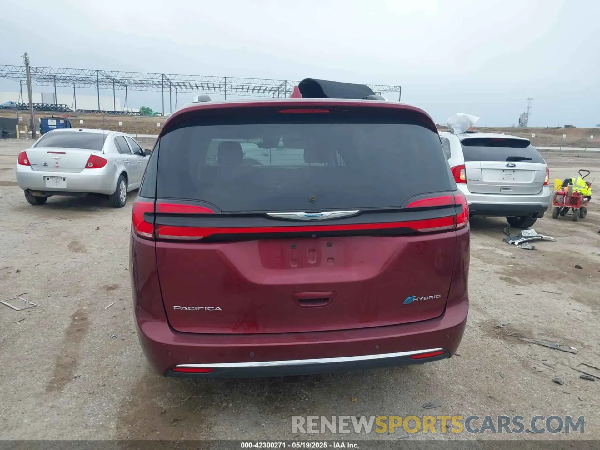 16 Photograph of a damaged car 2C4RC1L7XMR599210 CHRYSLER PACIFICA HYBRID 2021