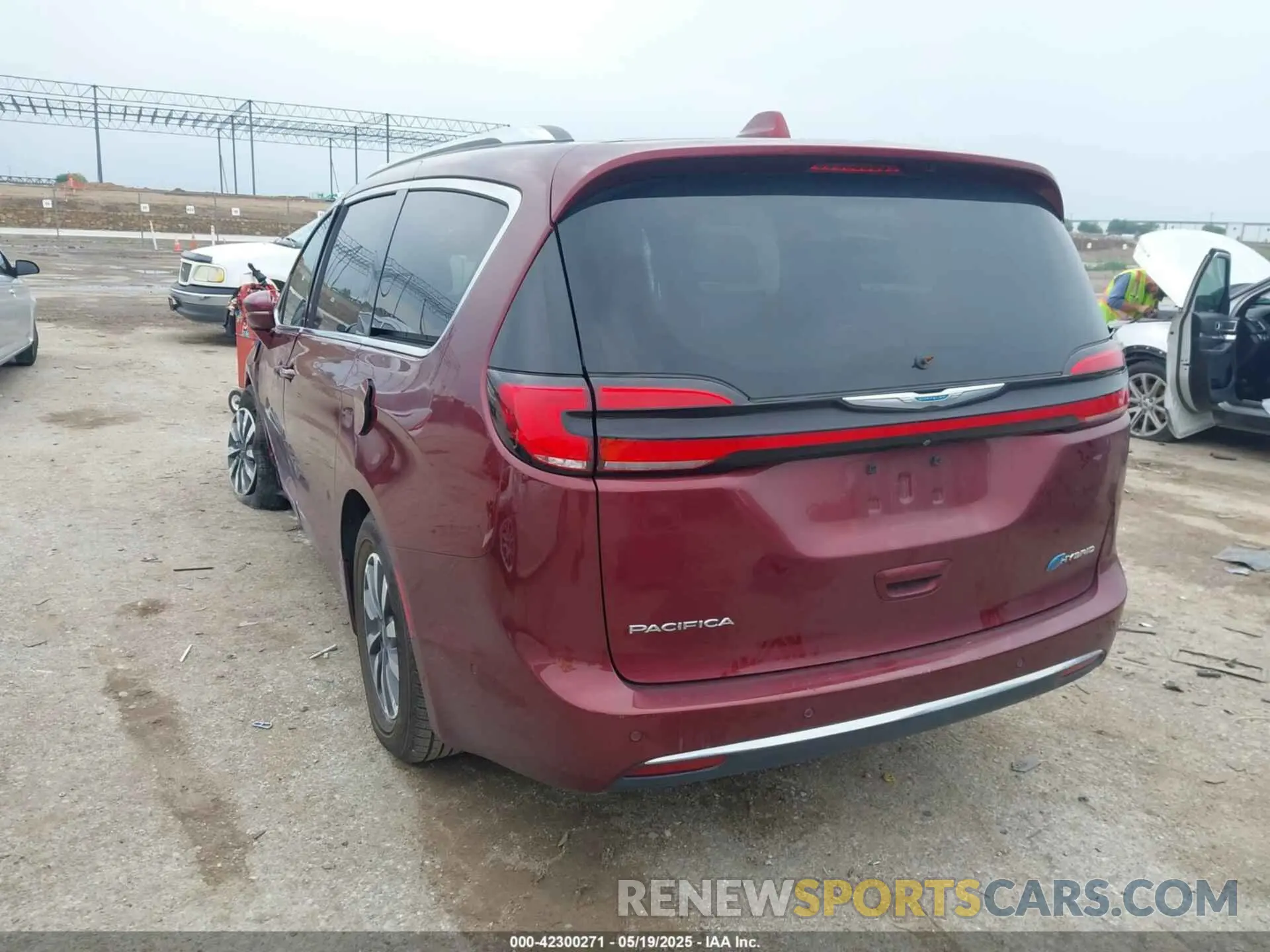 3 Photograph of a damaged car 2C4RC1L7XMR599210 CHRYSLER PACIFICA HYBRID 2021