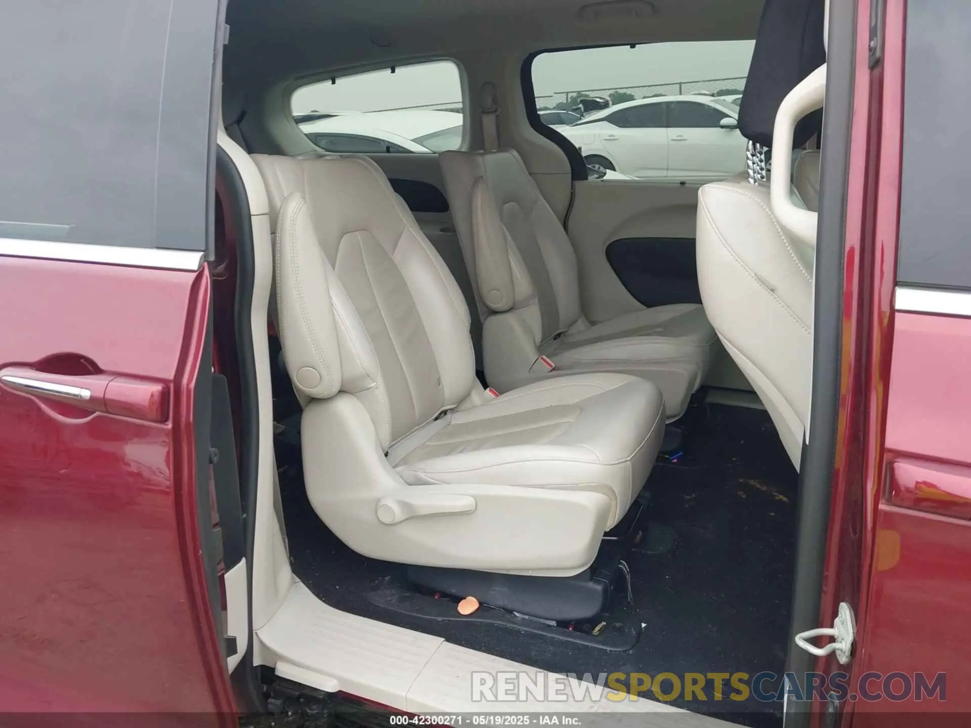 8 Photograph of a damaged car 2C4RC1L7XMR599210 CHRYSLER PACIFICA HYBRID 2021