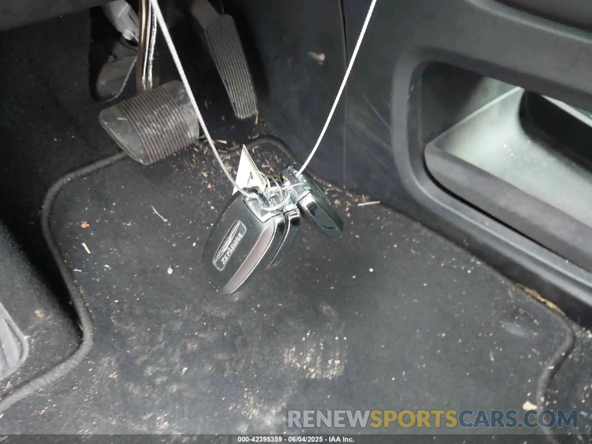 11 Photograph of a damaged car 2C4RC1S75MR529471 CHRYSLER PACIFICA HYBRID 2021