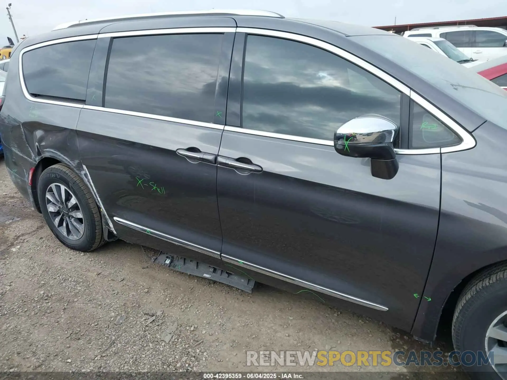 13 Photograph of a damaged car 2C4RC1S75MR529471 CHRYSLER PACIFICA HYBRID 2021