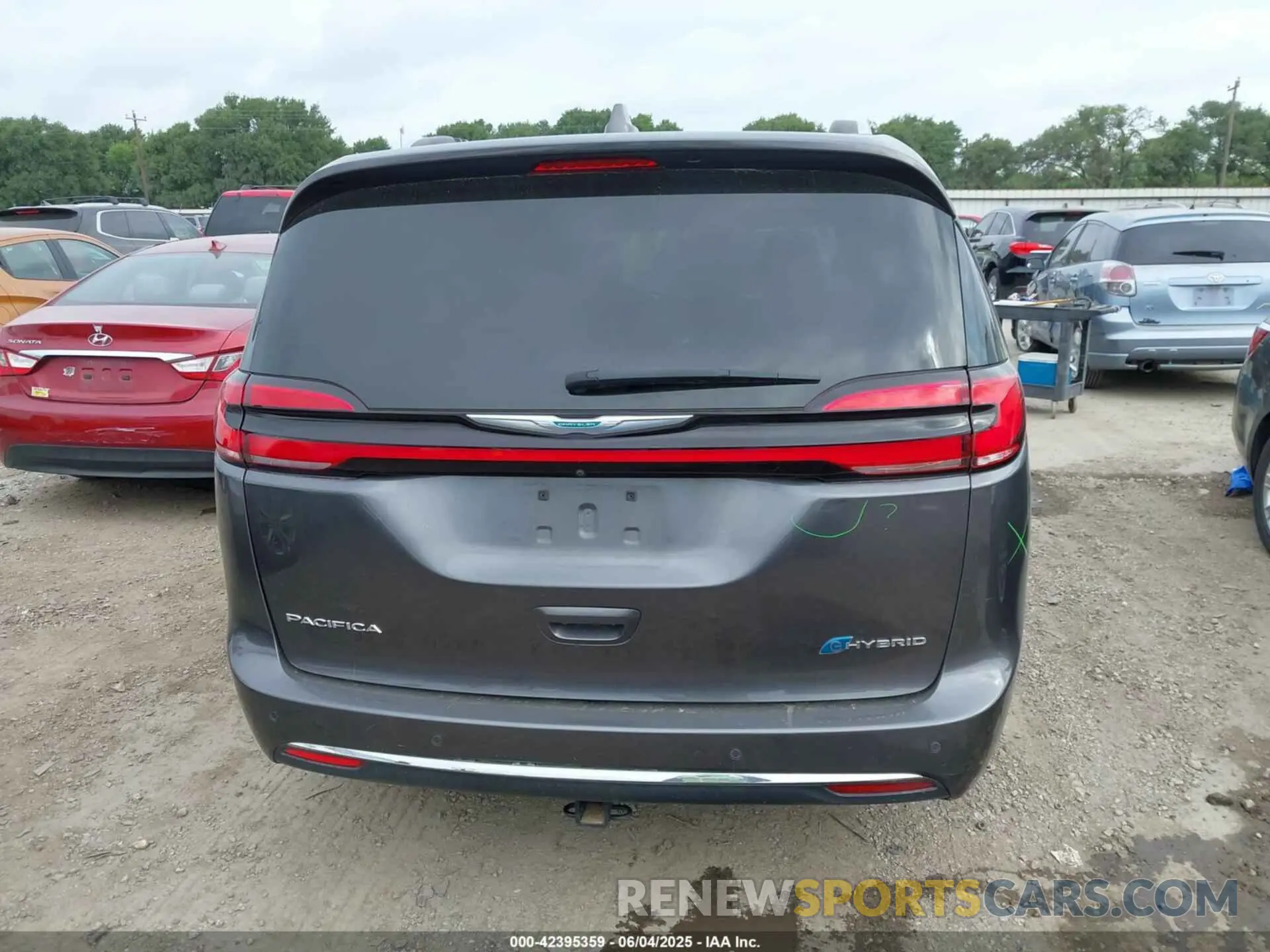 16 Photograph of a damaged car 2C4RC1S75MR529471 CHRYSLER PACIFICA HYBRID 2021
