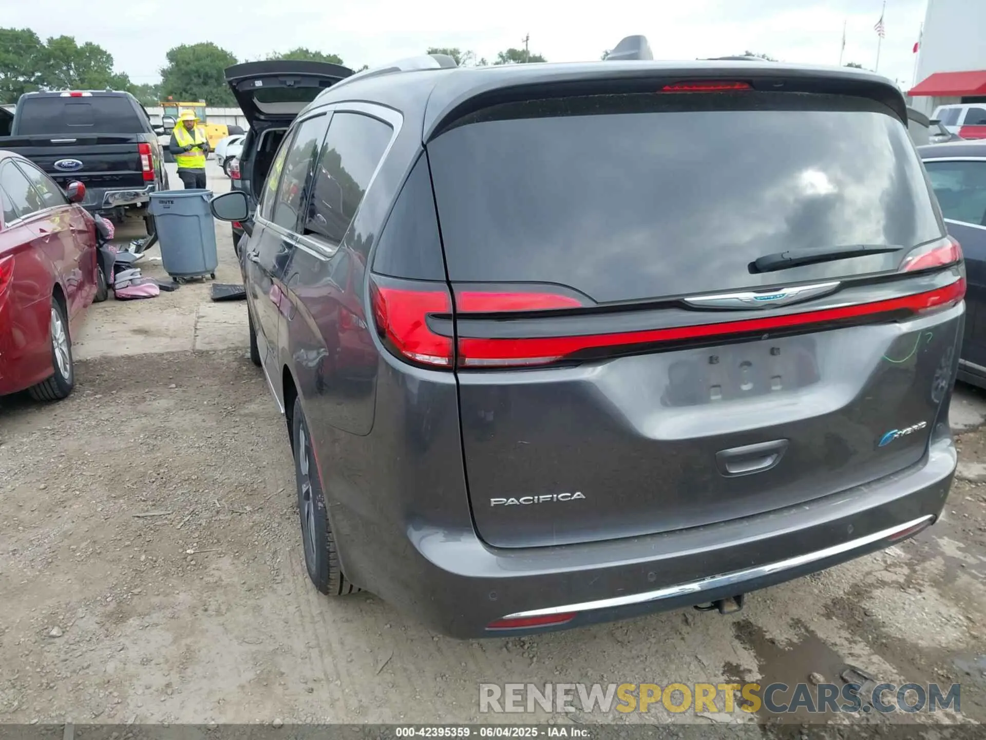 3 Photograph of a damaged car 2C4RC1S75MR529471 CHRYSLER PACIFICA HYBRID 2021