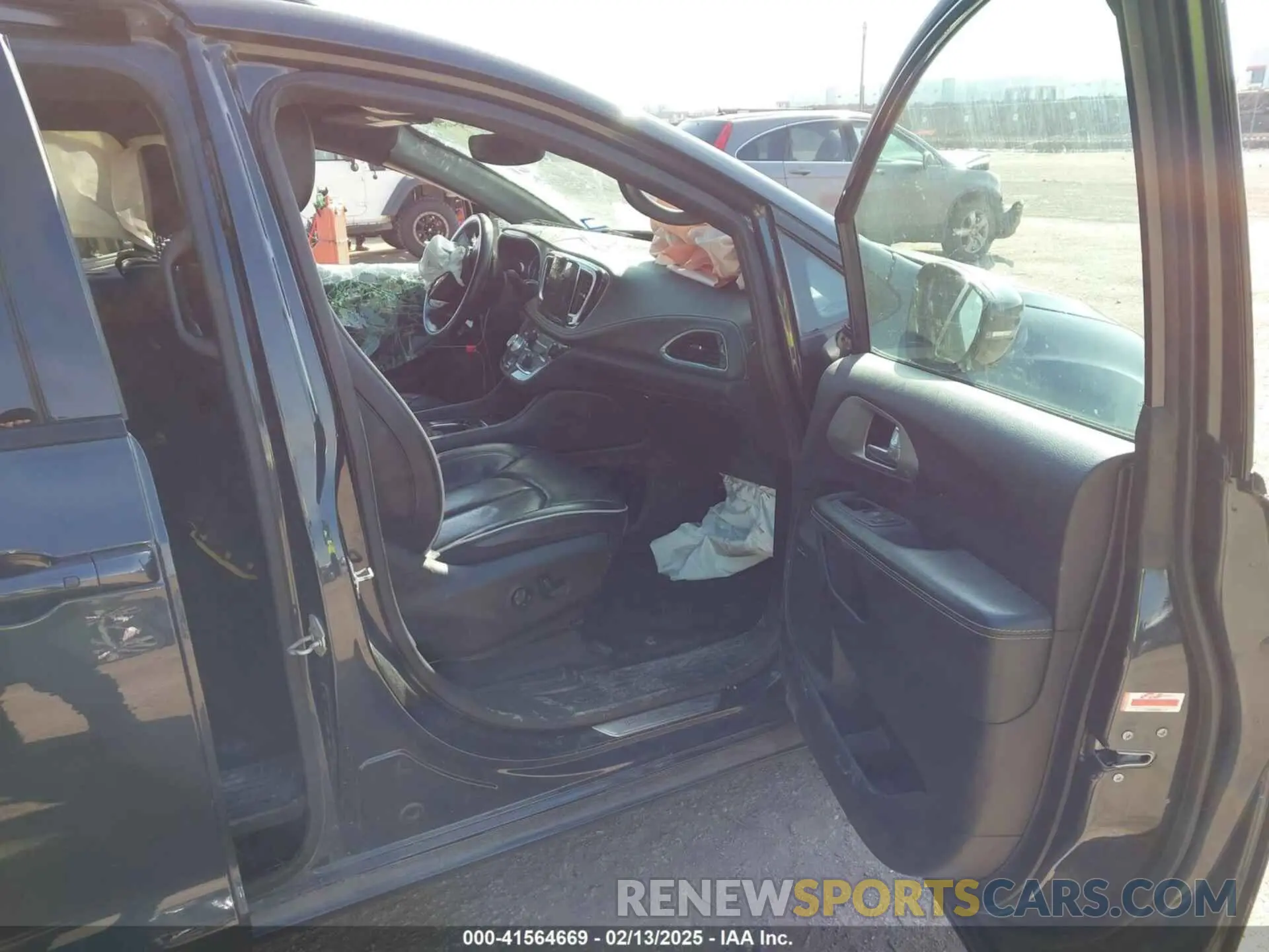 5 Photograph of a damaged car 2C4RC1S75MR541409 CHRYSLER PACIFICA HYBRID 2021