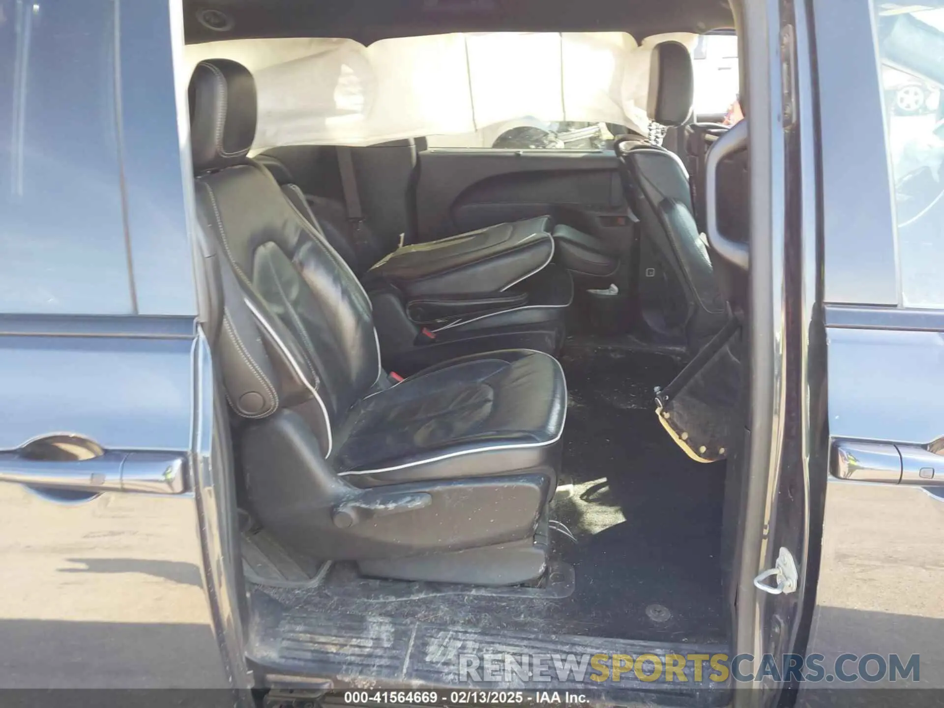 8 Photograph of a damaged car 2C4RC1S75MR541409 CHRYSLER PACIFICA HYBRID 2021
