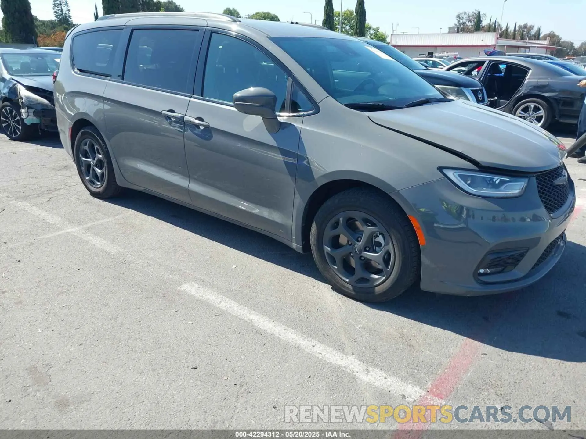 13 Photograph of a damaged car 2C4RC1S76MR544495 CHRYSLER PACIFICA HYBRID 2021