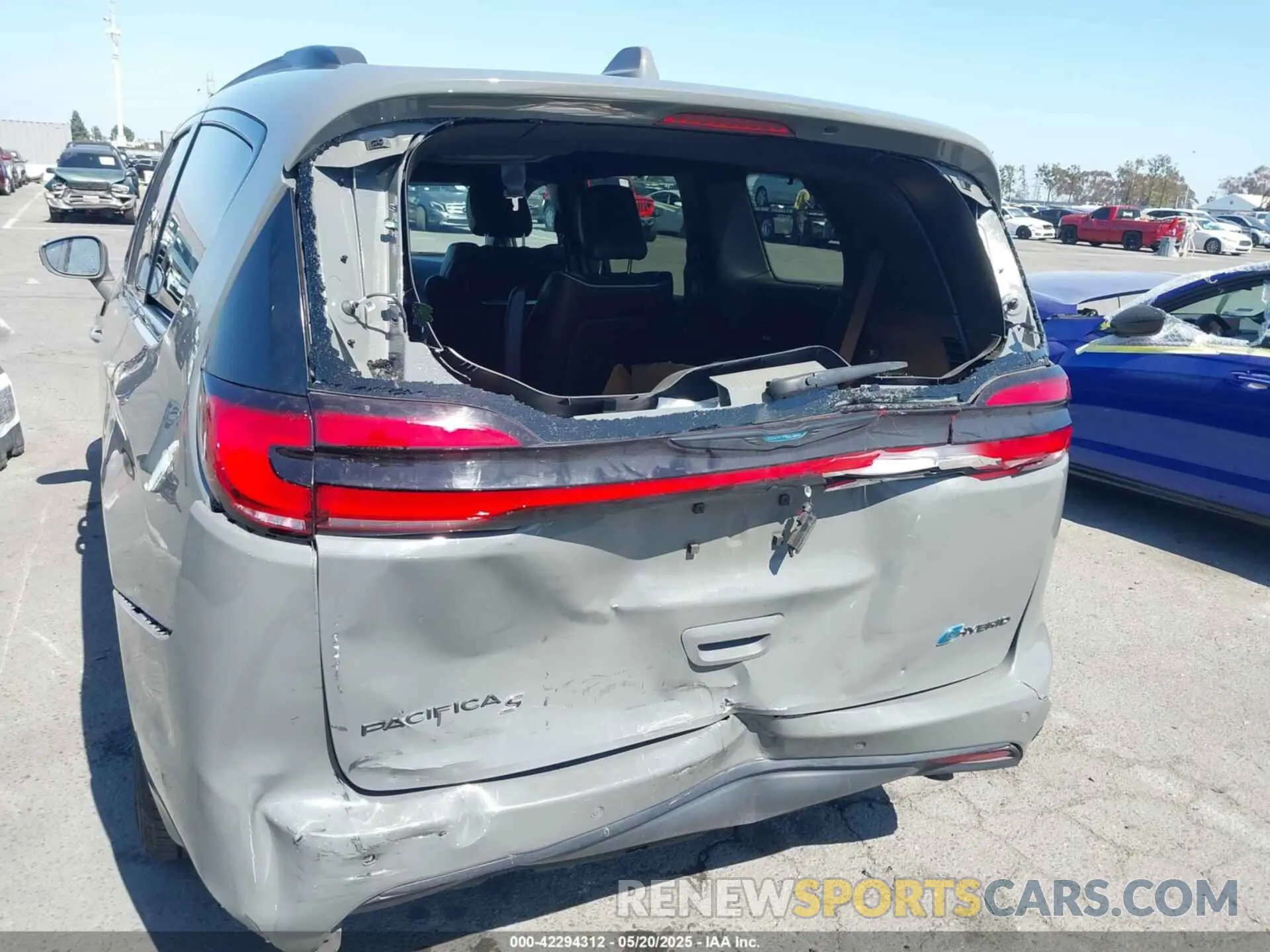 6 Photograph of a damaged car 2C4RC1S76MR544495 CHRYSLER PACIFICA HYBRID 2021