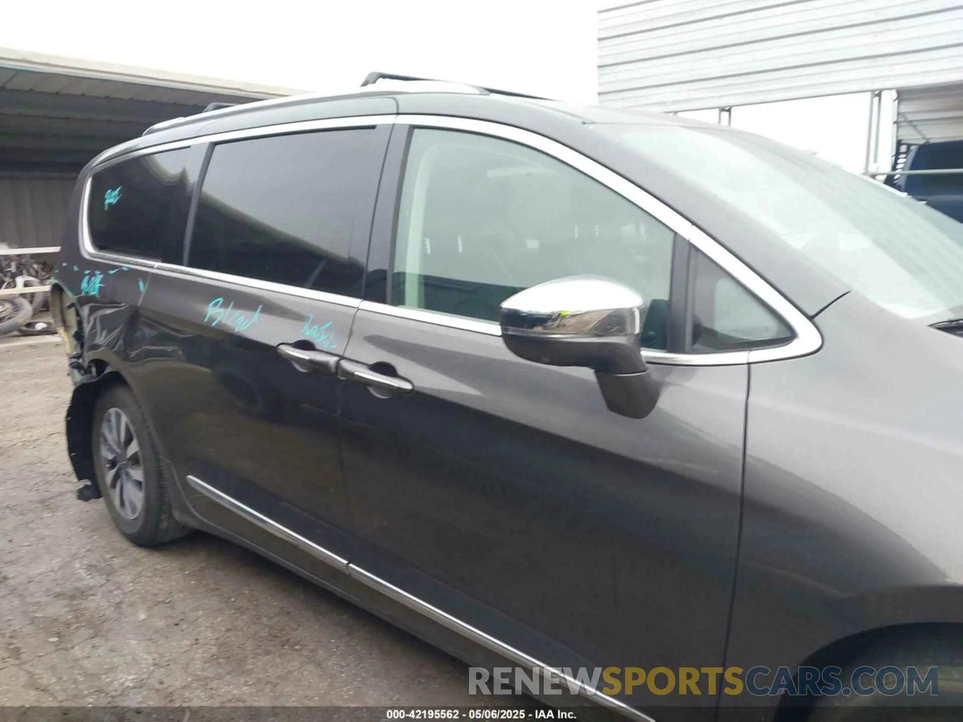 13 Photograph of a damaged car 2C4RC1S78MR535829 CHRYSLER PACIFICA HYBRID 2021