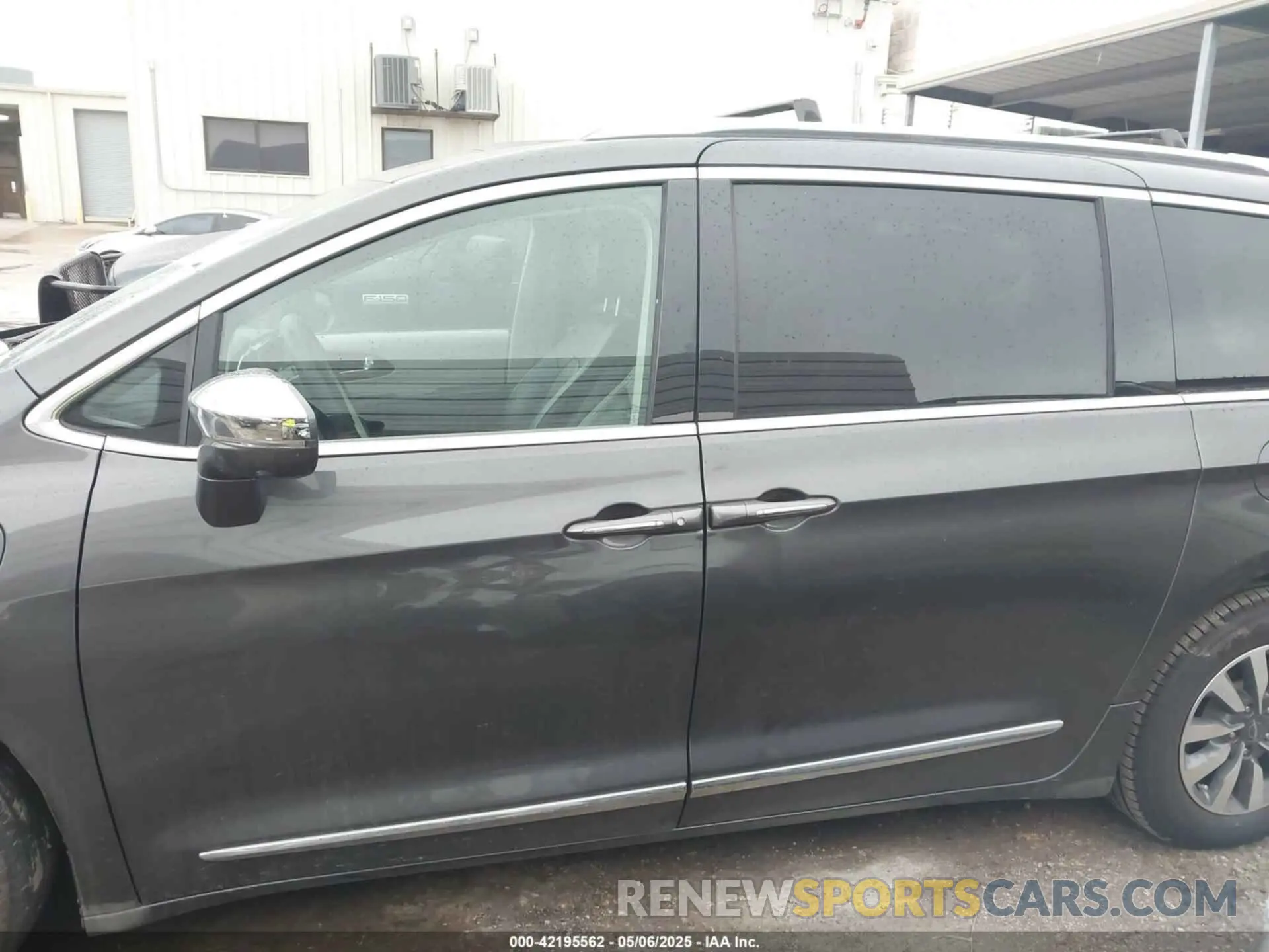 14 Photograph of a damaged car 2C4RC1S78MR535829 CHRYSLER PACIFICA HYBRID 2021