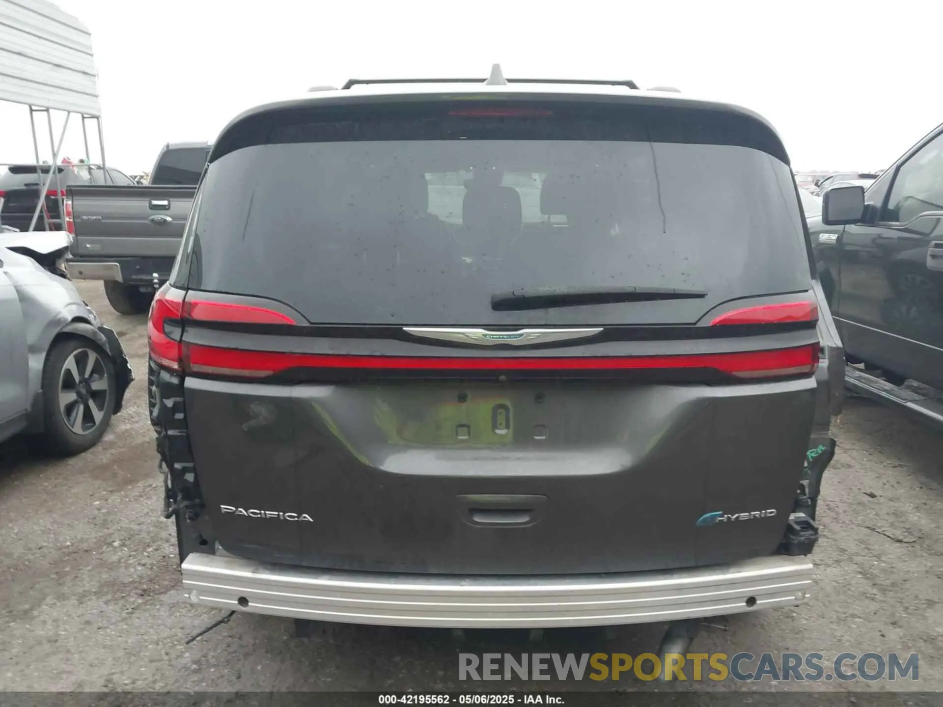16 Photograph of a damaged car 2C4RC1S78MR535829 CHRYSLER PACIFICA HYBRID 2021