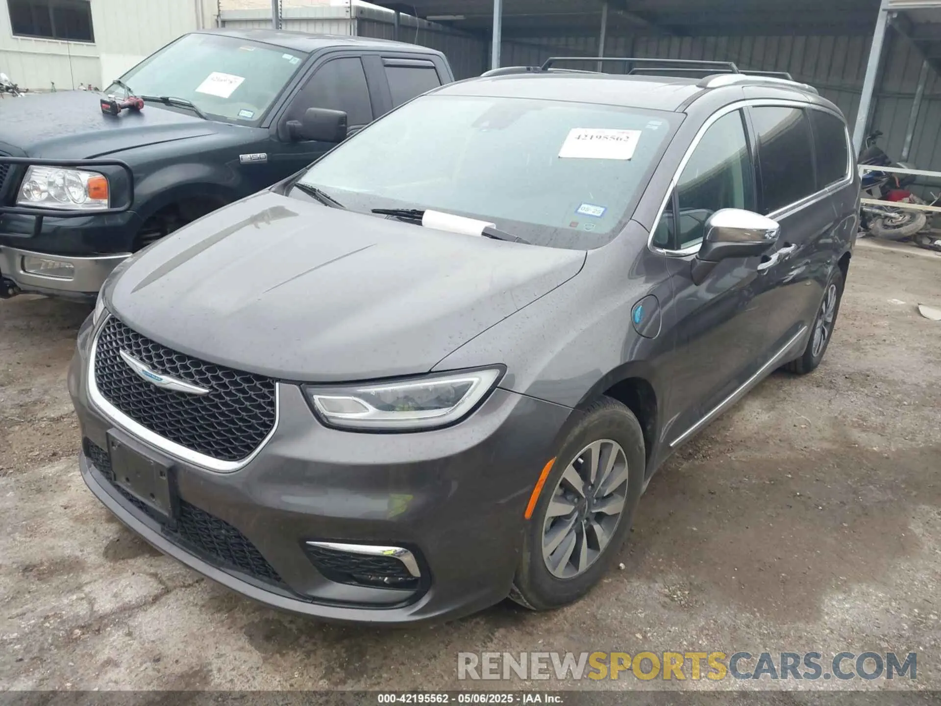 2 Photograph of a damaged car 2C4RC1S78MR535829 CHRYSLER PACIFICA HYBRID 2021