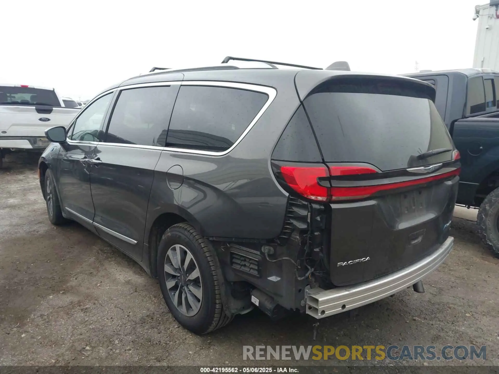 3 Photograph of a damaged car 2C4RC1S78MR535829 CHRYSLER PACIFICA HYBRID 2021