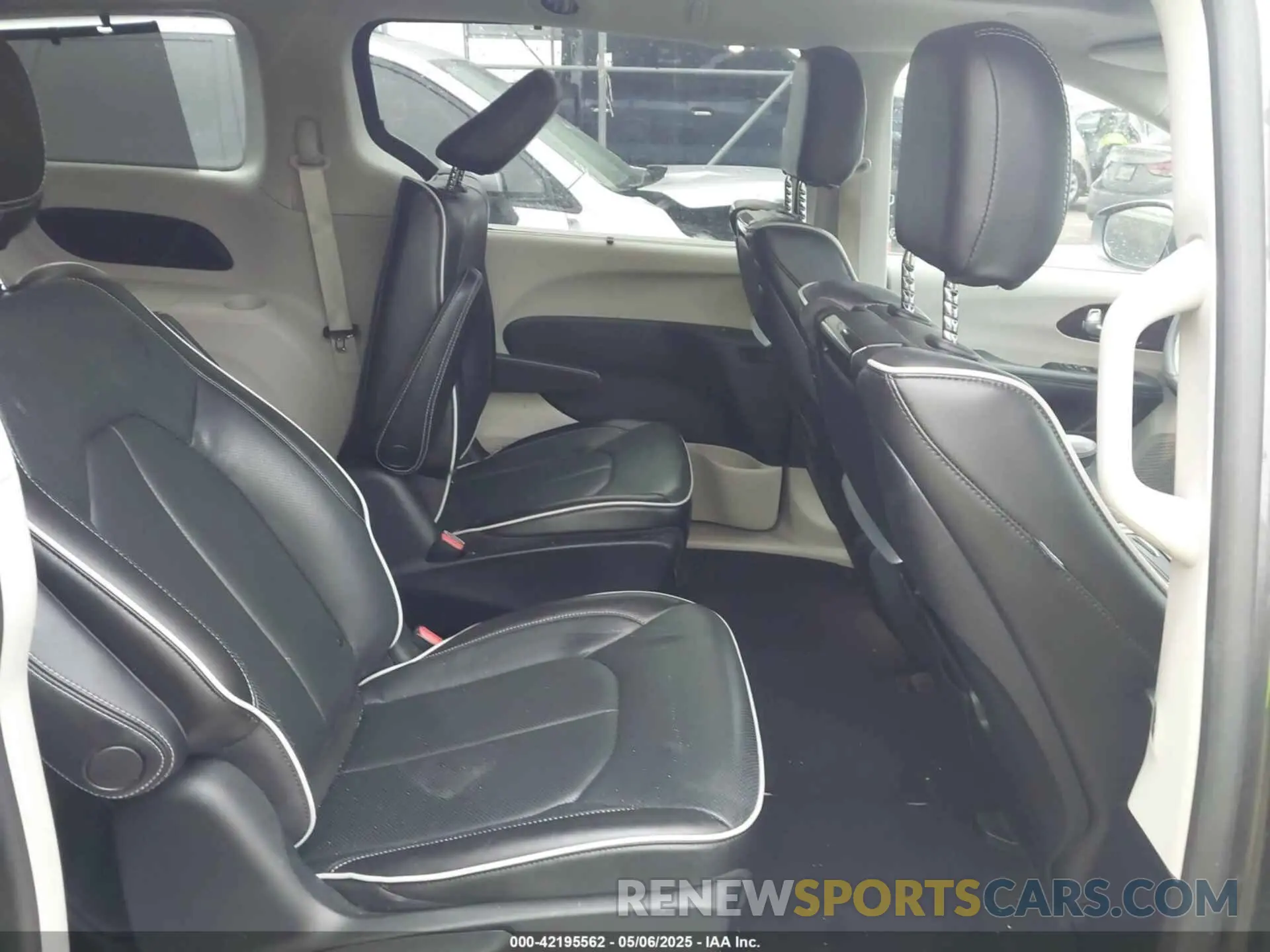 8 Photograph of a damaged car 2C4RC1S78MR535829 CHRYSLER PACIFICA HYBRID 2021