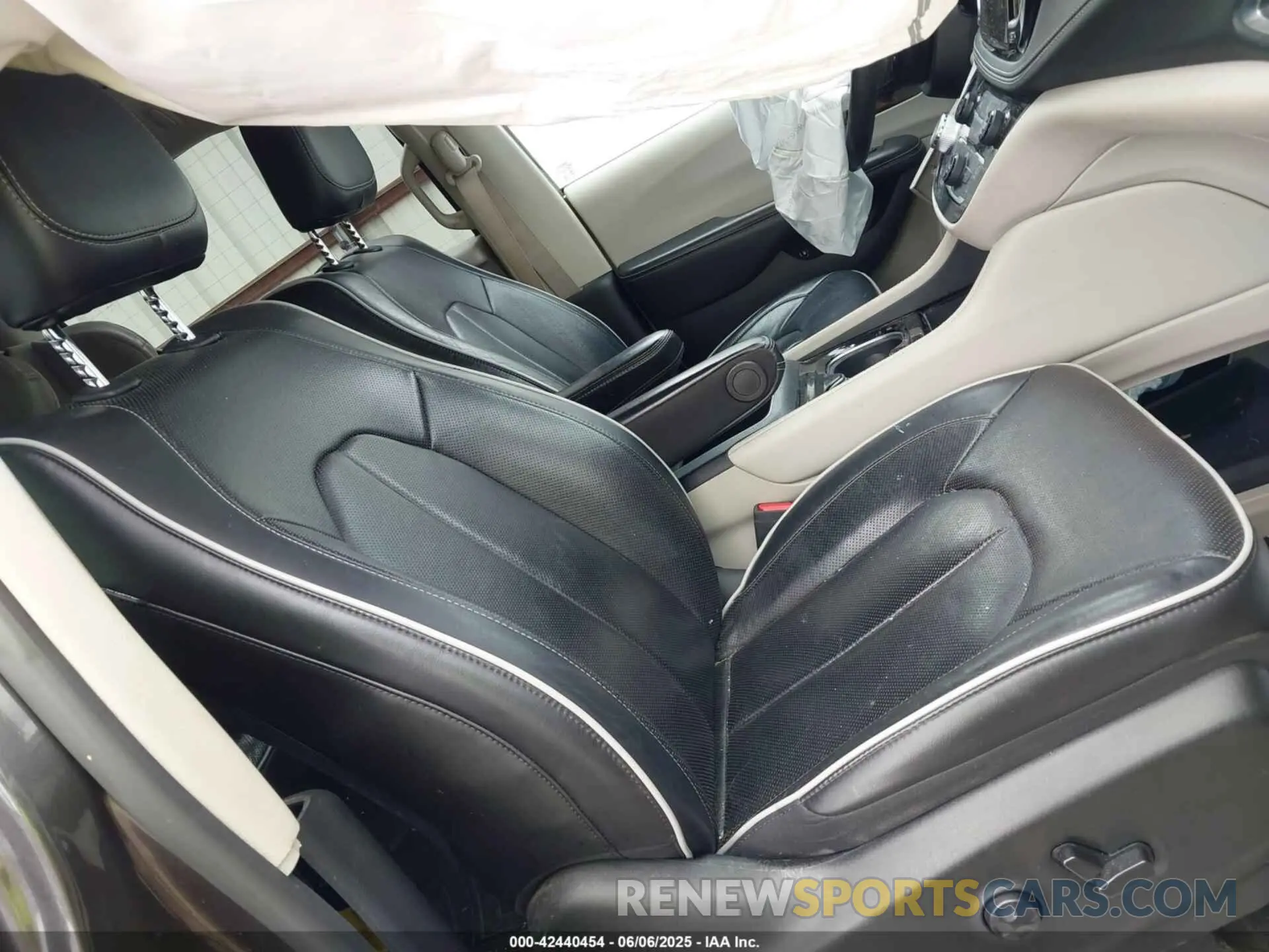5 Photograph of a damaged car 2C4RC1S7XMR536528 CHRYSLER PACIFICA HYBRID 2021