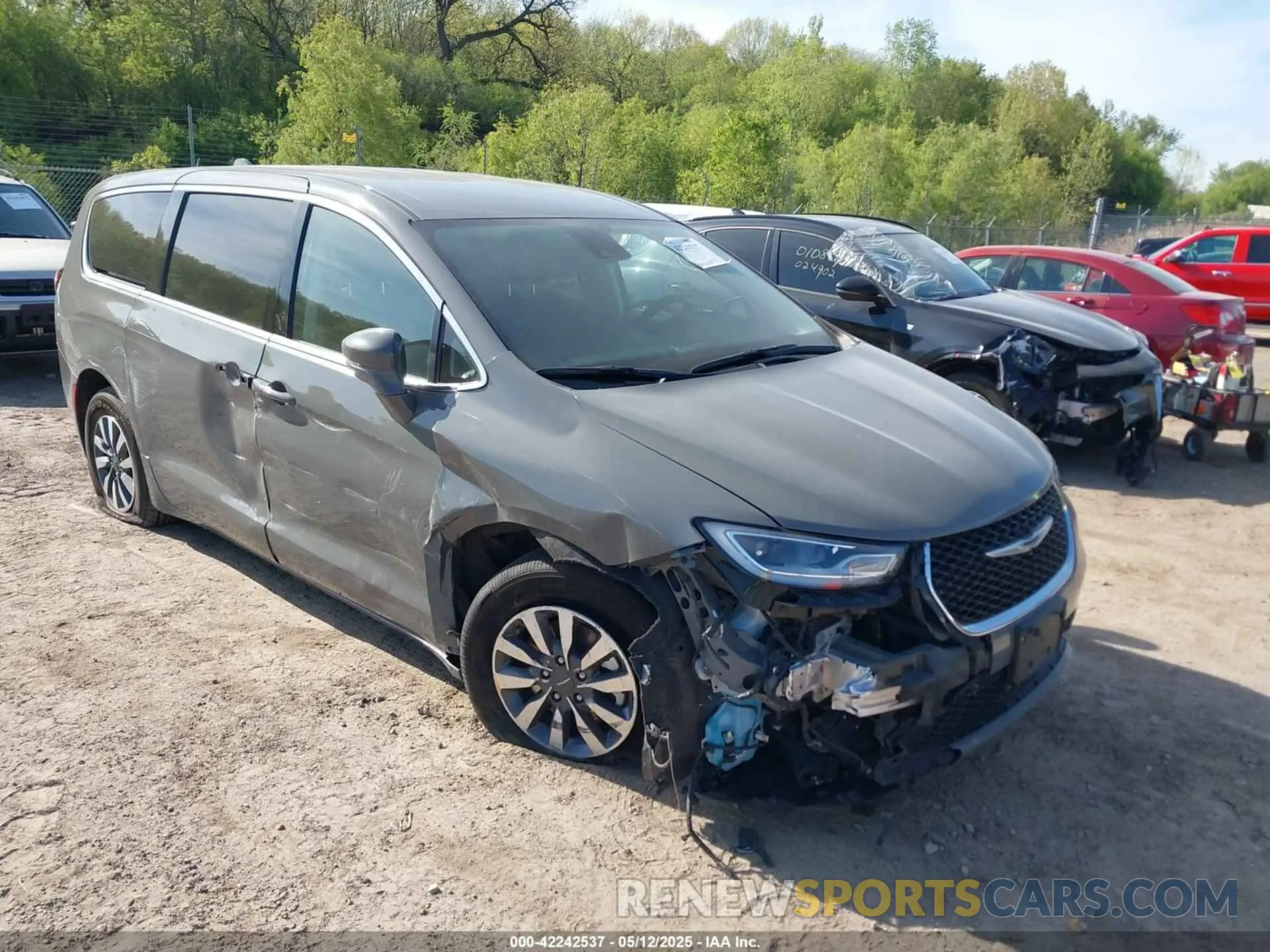 1 Photograph of a damaged car 2C4RC1L70NR161264 CHRYSLER PACIFICA HYBRID 2022