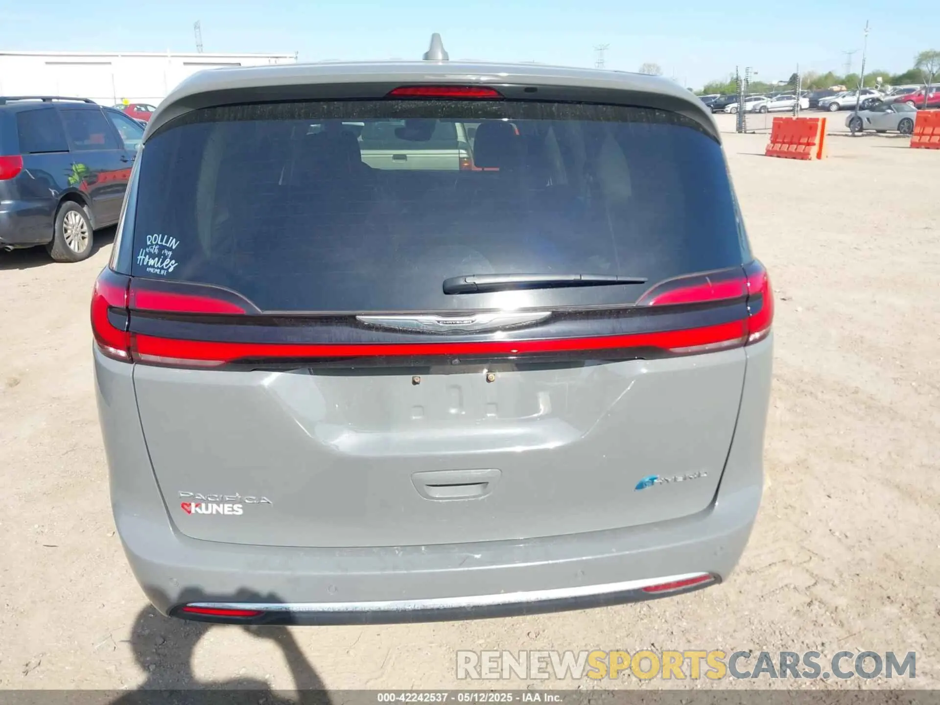 16 Photograph of a damaged car 2C4RC1L70NR161264 CHRYSLER PACIFICA HYBRID 2022