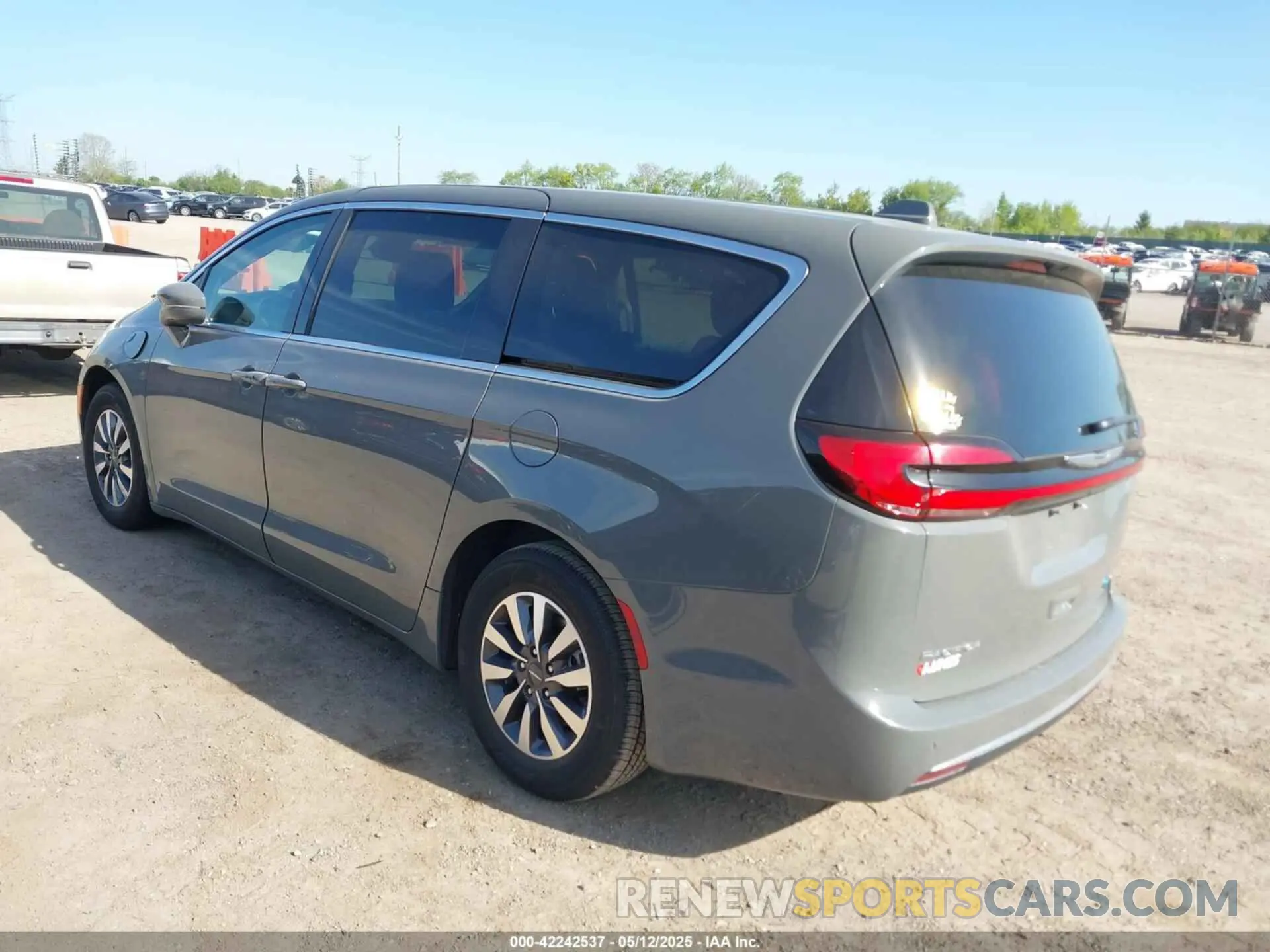 3 Photograph of a damaged car 2C4RC1L70NR161264 CHRYSLER PACIFICA HYBRID 2022