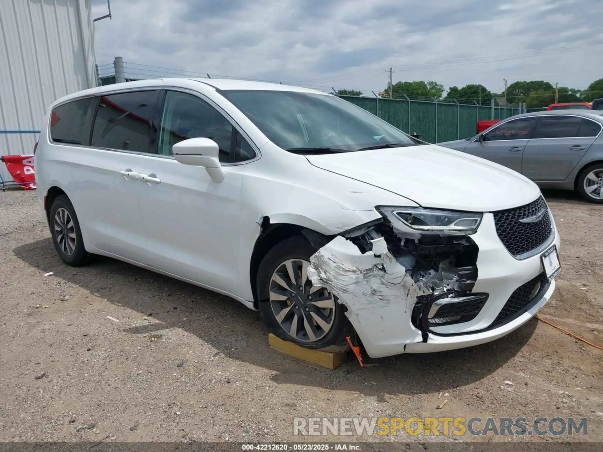 1 Photograph of a damaged car 2C4RC1L71NR164223 CHRYSLER PACIFICA HYBRID 2022