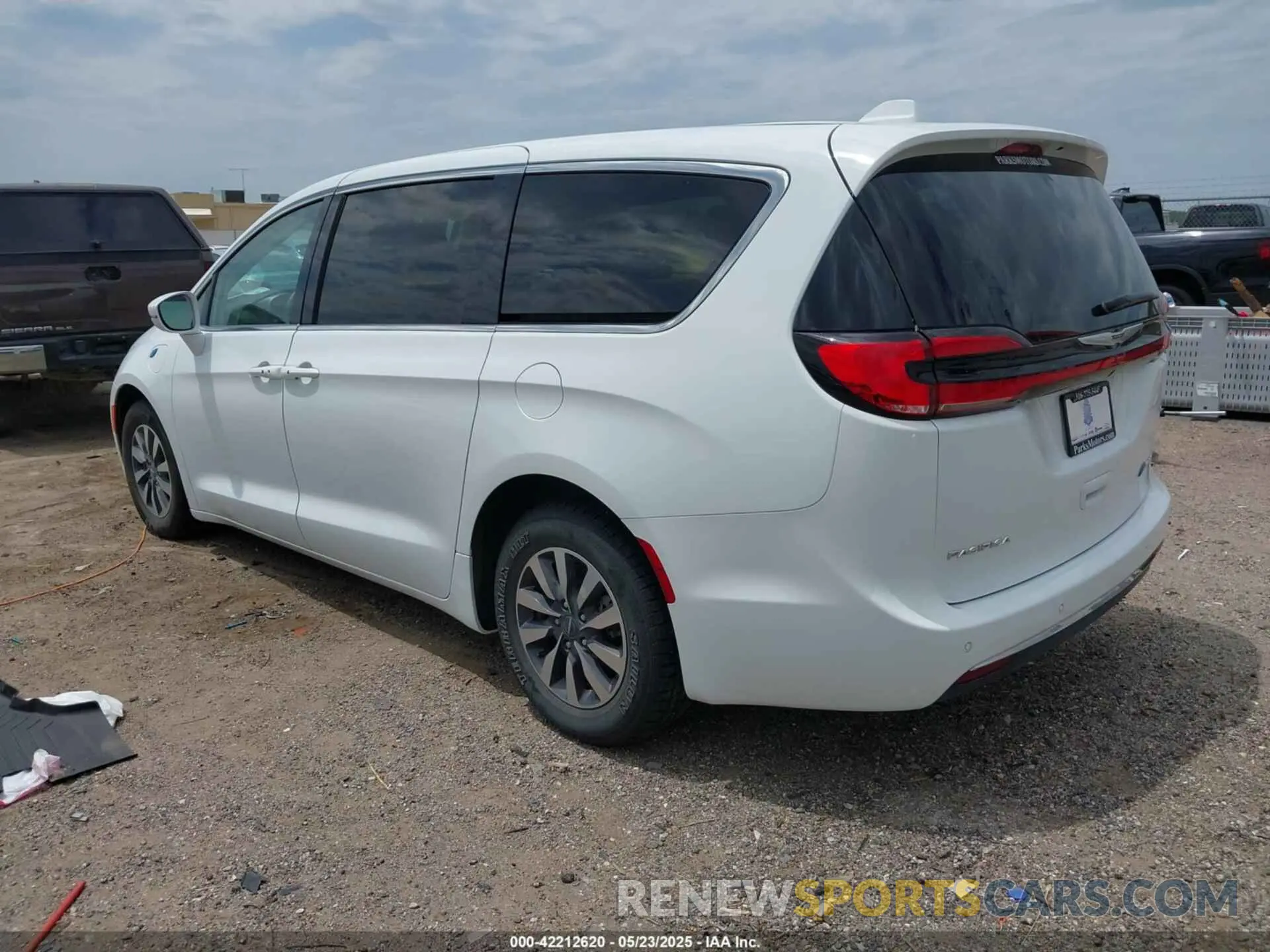 3 Photograph of a damaged car 2C4RC1L71NR164223 CHRYSLER PACIFICA HYBRID 2022