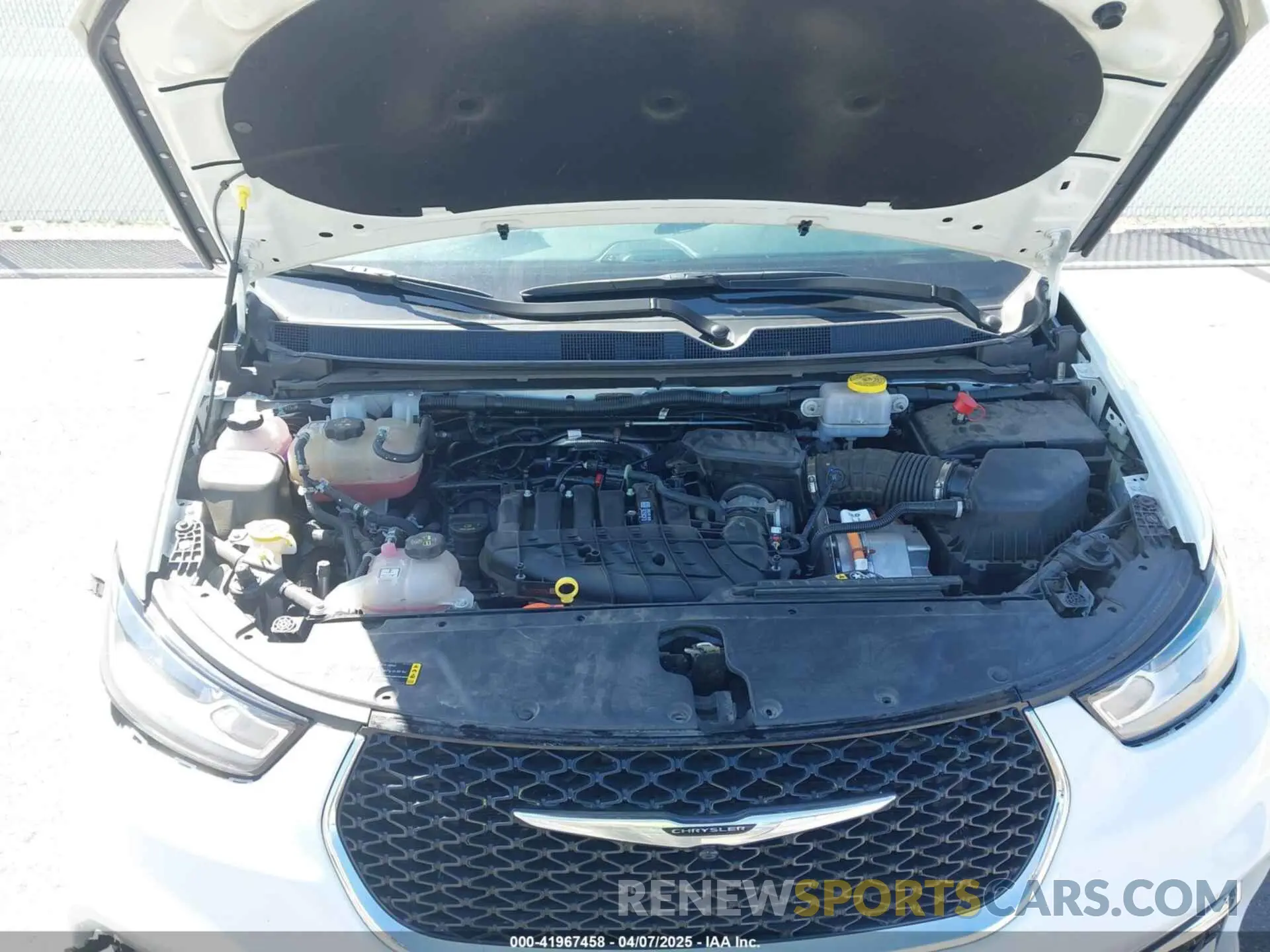 10 Photograph of a damaged car 2C4RC1L72NR220895 CHRYSLER PACIFICA HYBRID 2022