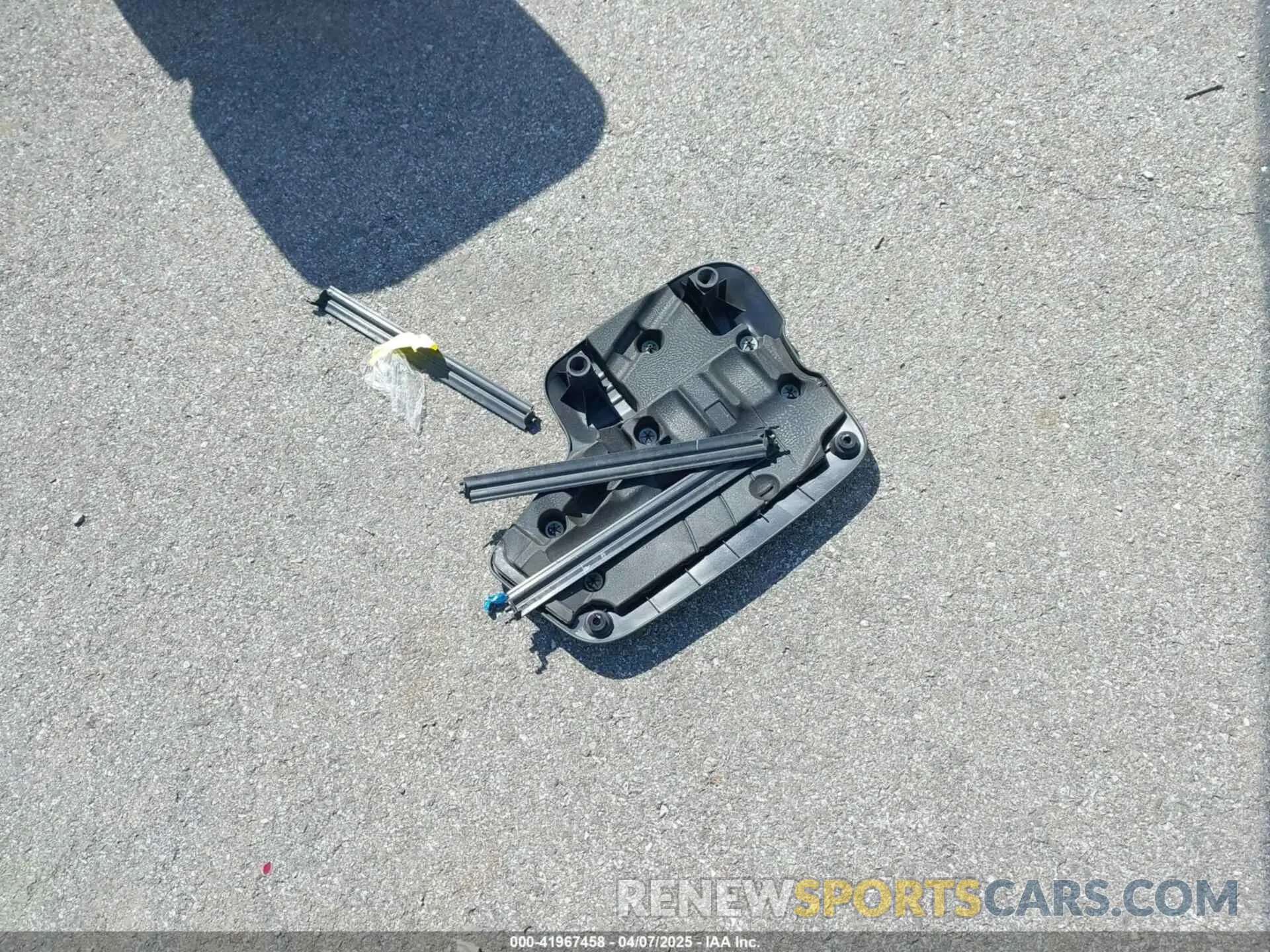 12 Photograph of a damaged car 2C4RC1L72NR220895 CHRYSLER PACIFICA HYBRID 2022