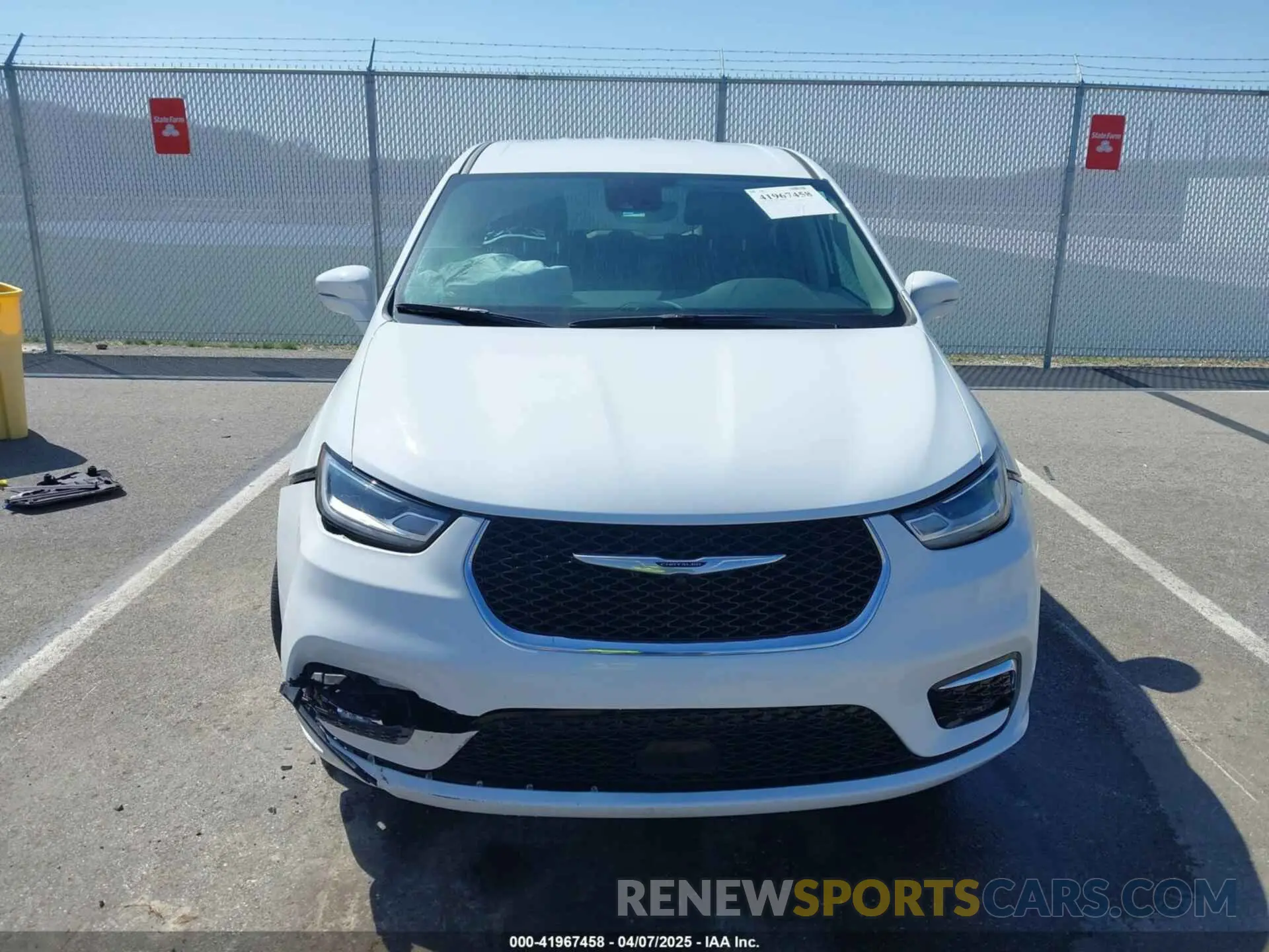 13 Photograph of a damaged car 2C4RC1L72NR220895 CHRYSLER PACIFICA HYBRID 2022