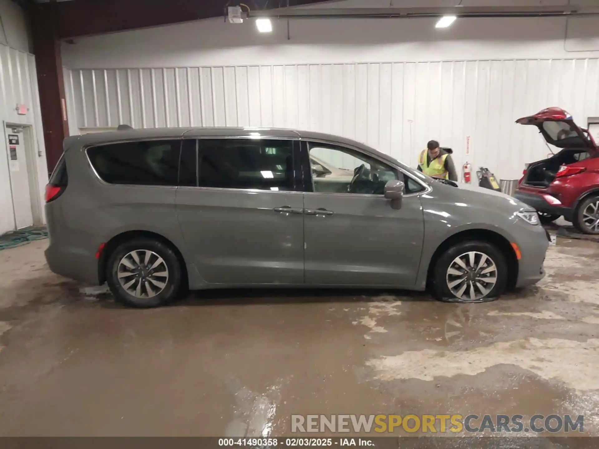 13 Photograph of a damaged car 2C4RC1L74NR134875 CHRYSLER PACIFICA HYBRID 2022