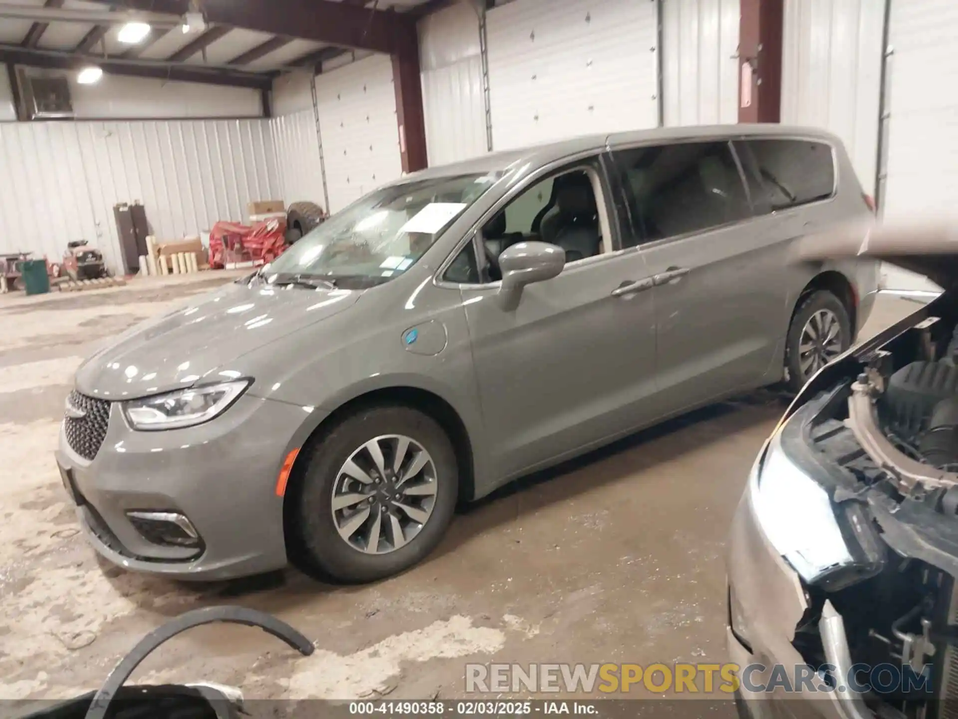 2 Photograph of a damaged car 2C4RC1L74NR134875 CHRYSLER PACIFICA HYBRID 2022