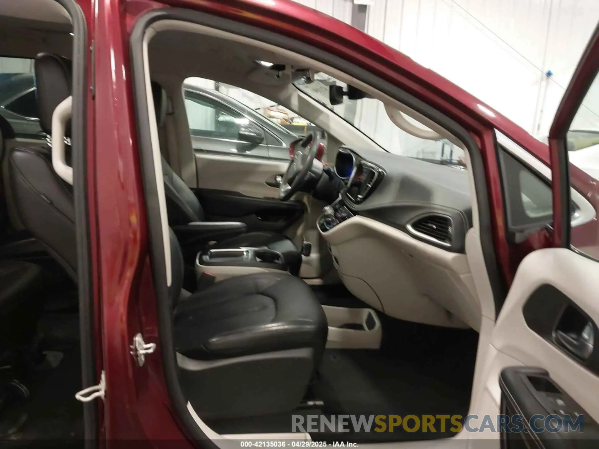 5 Photograph of a damaged car 2C4RC1L75NR161003 CHRYSLER PACIFICA HYBRID 2022