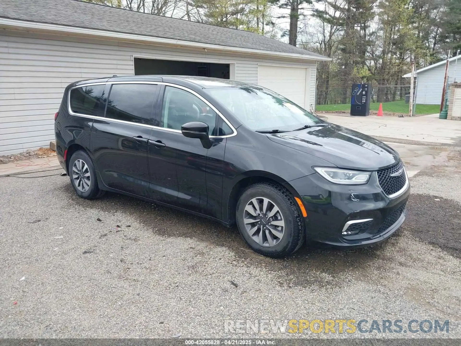 1 Photograph of a damaged car 2C4RC1L76NR120203 CHRYSLER PACIFICA HYBRID 2022