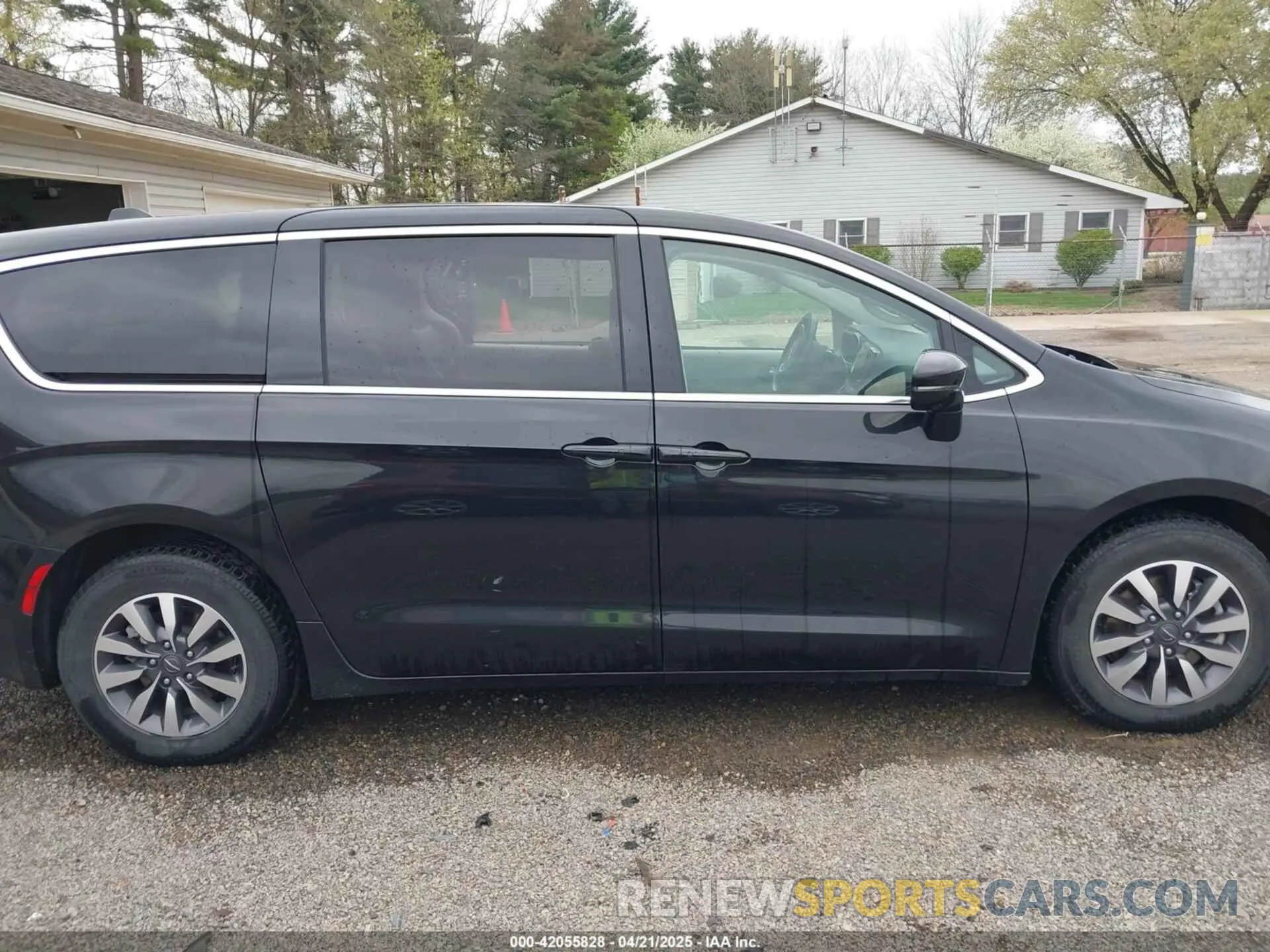 14 Photograph of a damaged car 2C4RC1L76NR120203 CHRYSLER PACIFICA HYBRID 2022