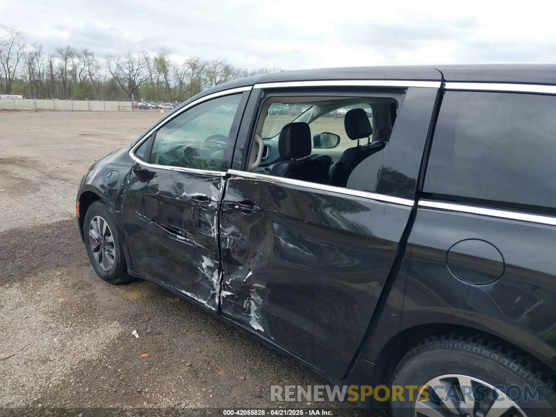 6 Photograph of a damaged car 2C4RC1L76NR120203 CHRYSLER PACIFICA HYBRID 2022