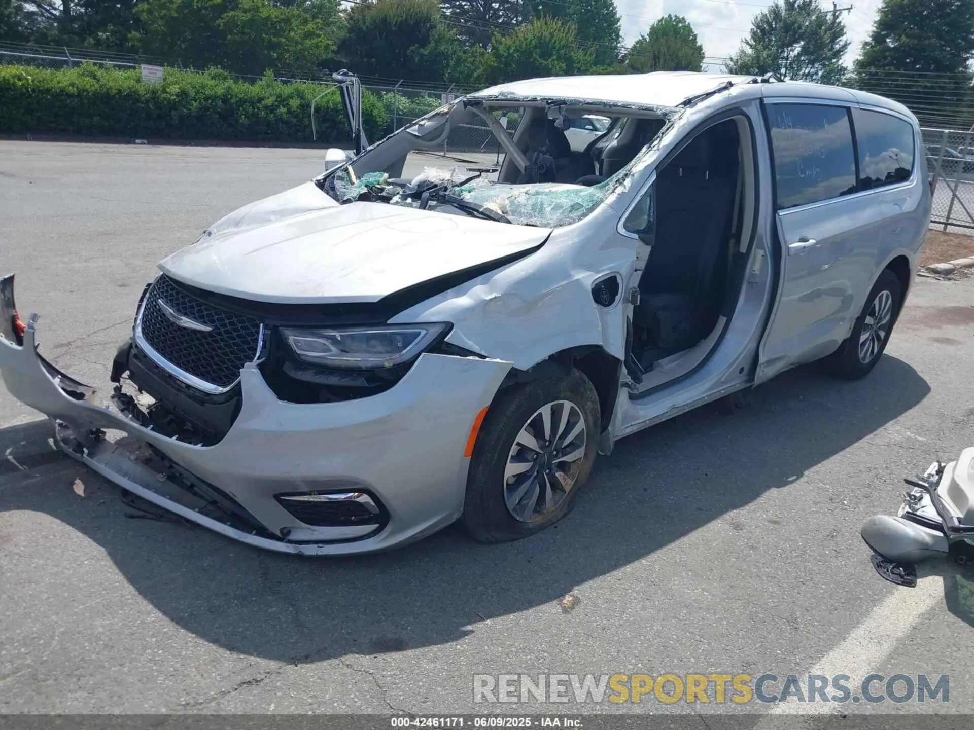 2 Photograph of a damaged car 2C4RC1L79NR120423 CHRYSLER PACIFICA HYBRID 2022