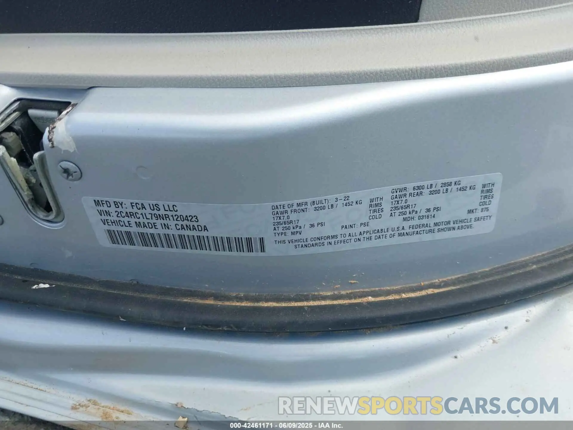 9 Photograph of a damaged car 2C4RC1L79NR120423 CHRYSLER PACIFICA HYBRID 2022