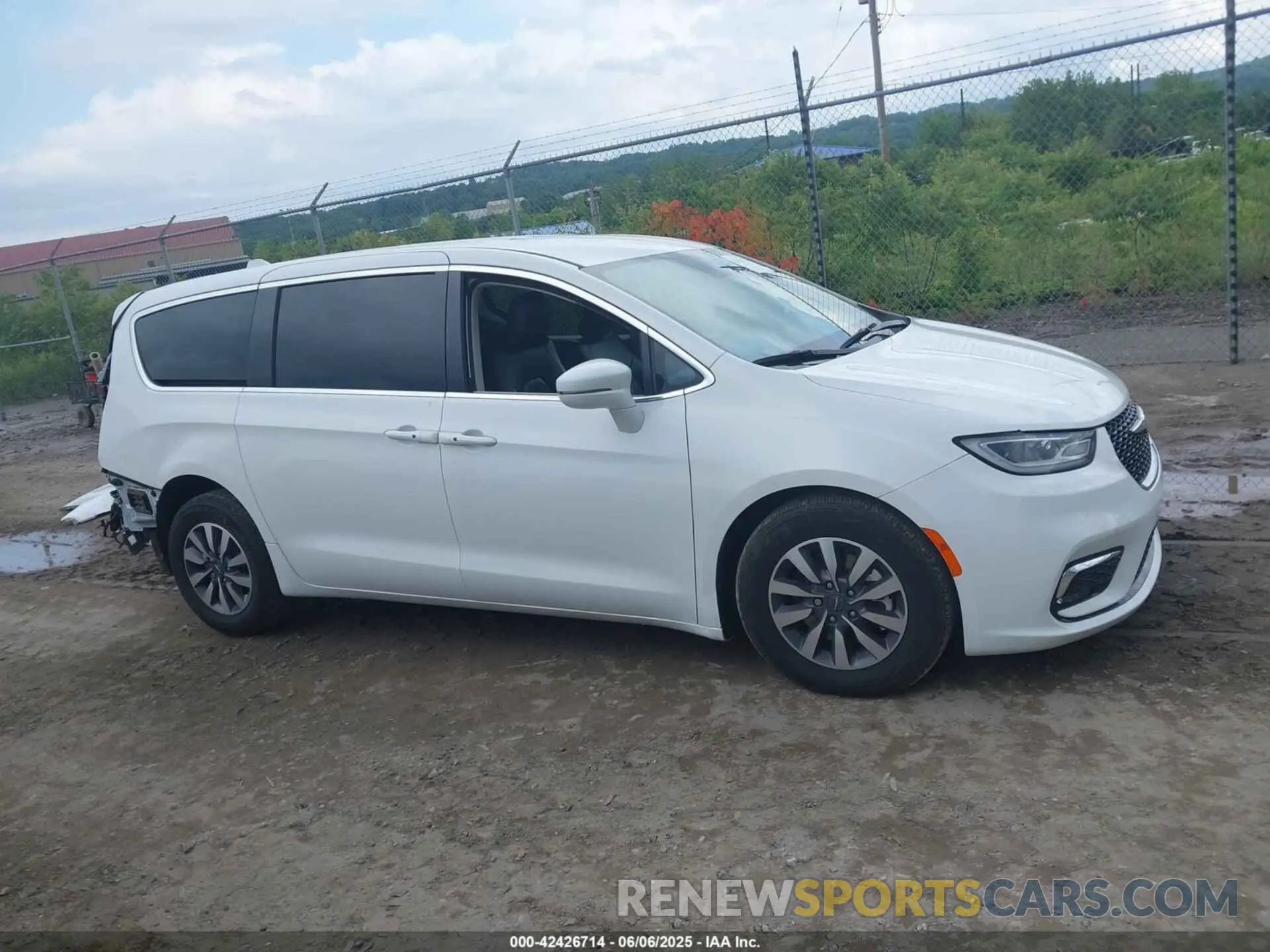 14 Photograph of a damaged car 2C4RC1L79NR155964 CHRYSLER PACIFICA HYBRID 2022