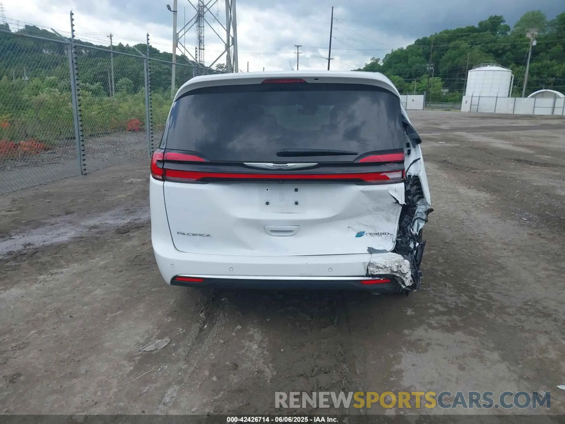 17 Photograph of a damaged car 2C4RC1L79NR155964 CHRYSLER PACIFICA HYBRID 2022