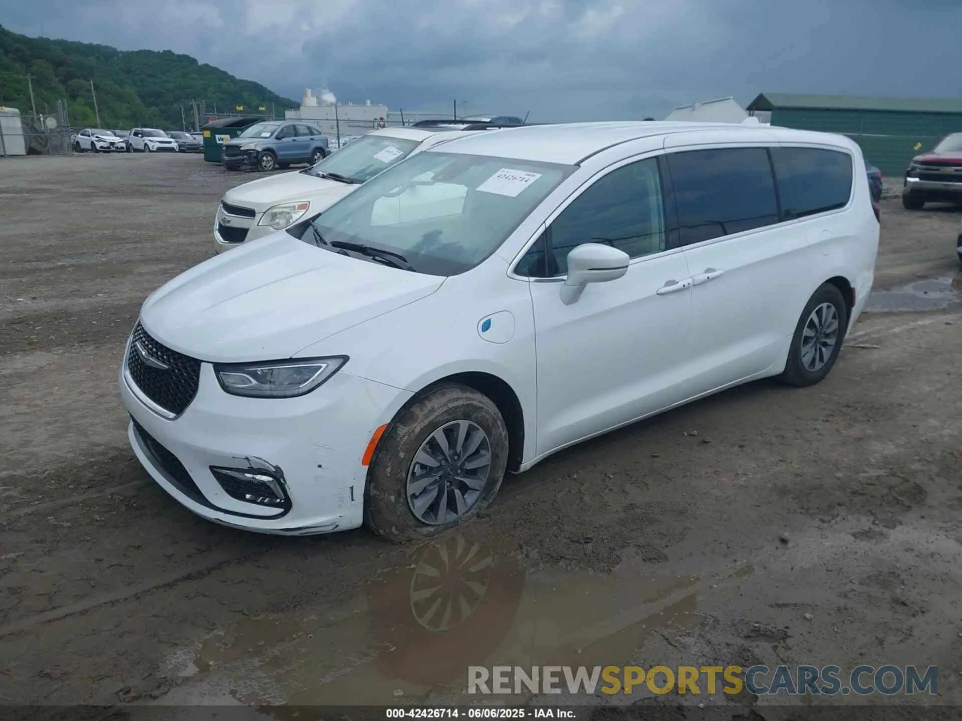 2 Photograph of a damaged car 2C4RC1L79NR155964 CHRYSLER PACIFICA HYBRID 2022