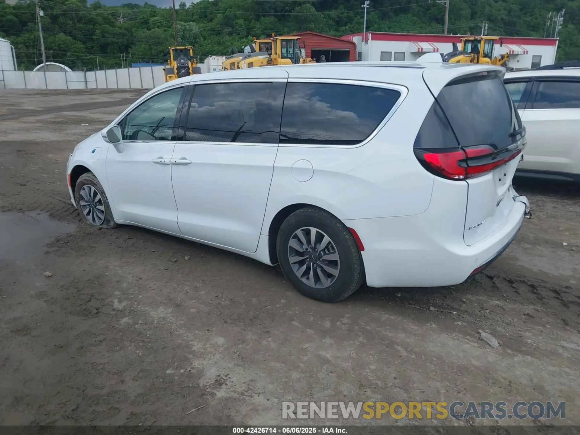 3 Photograph of a damaged car 2C4RC1L79NR155964 CHRYSLER PACIFICA HYBRID 2022