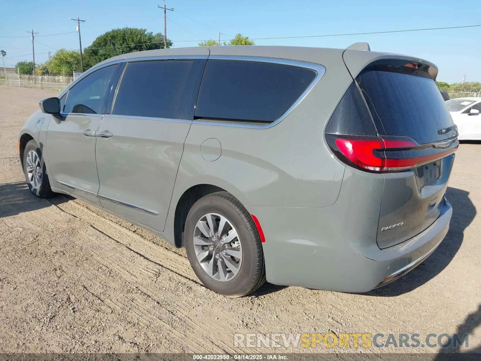 3 Photograph of a damaged car 2C4RC1S71NR144992 CHRYSLER PACIFICA HYBRID 2022