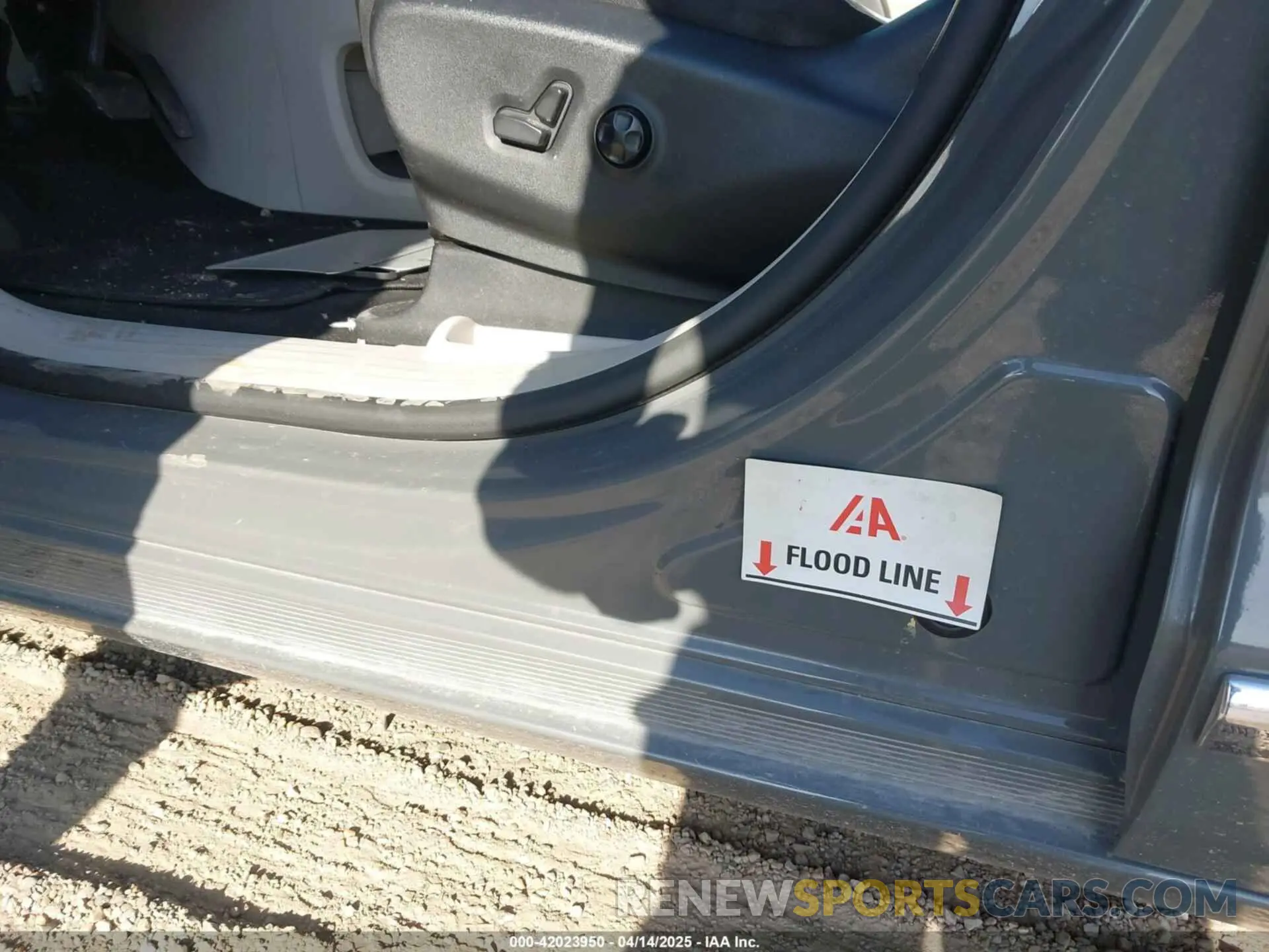 6 Photograph of a damaged car 2C4RC1S71NR144992 CHRYSLER PACIFICA HYBRID 2022