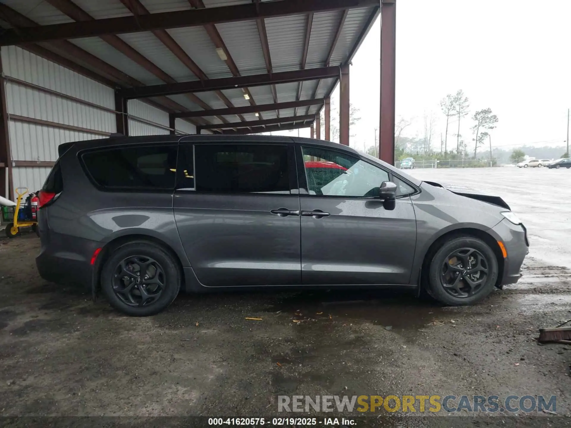 13 Photograph of a damaged car 2C4RC1S73NR190002 CHRYSLER PACIFICA HYBRID 2022