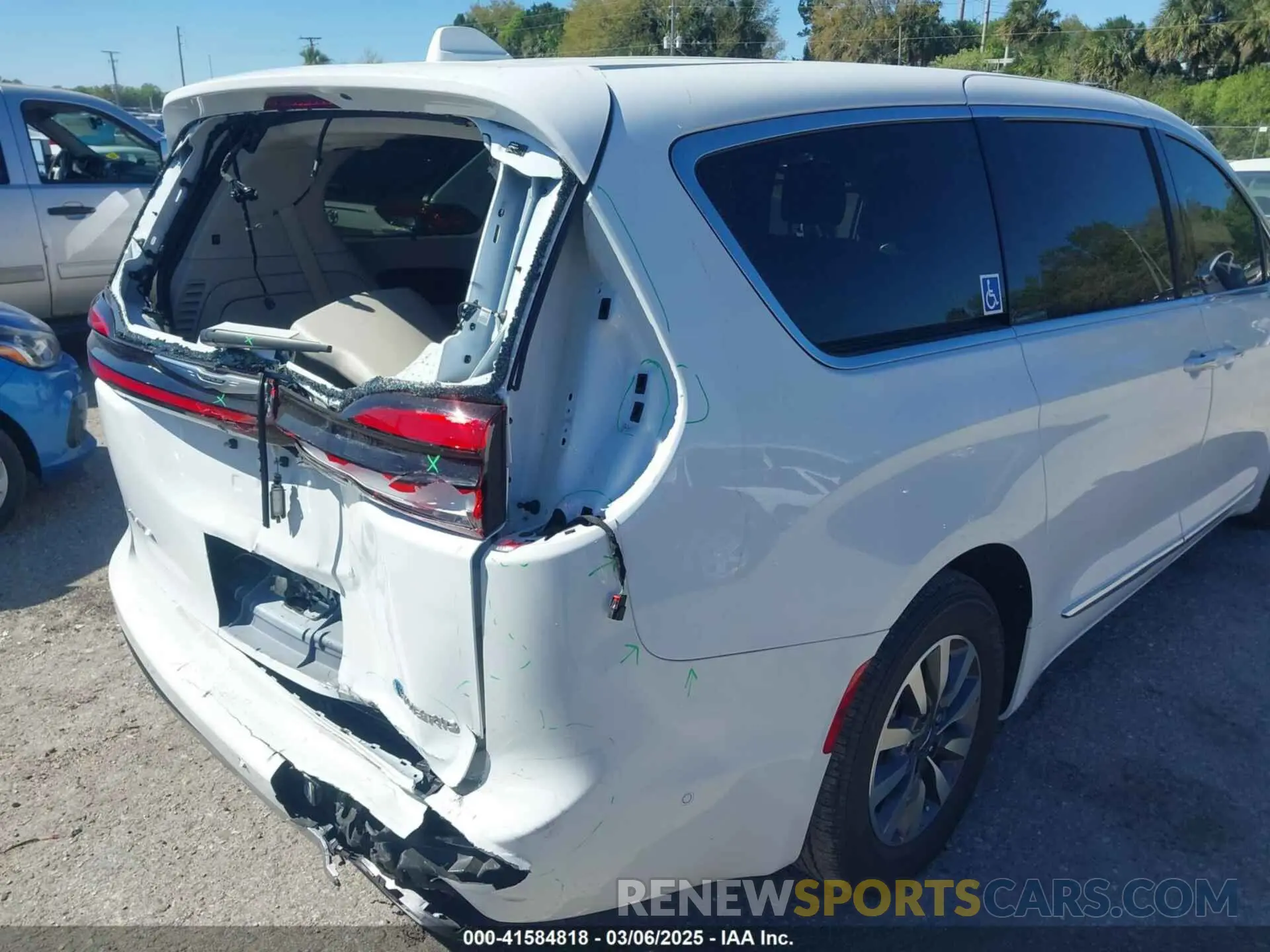 17 Photograph of a damaged car 2C4RC1S74NR112960 CHRYSLER PACIFICA HYBRID 2022