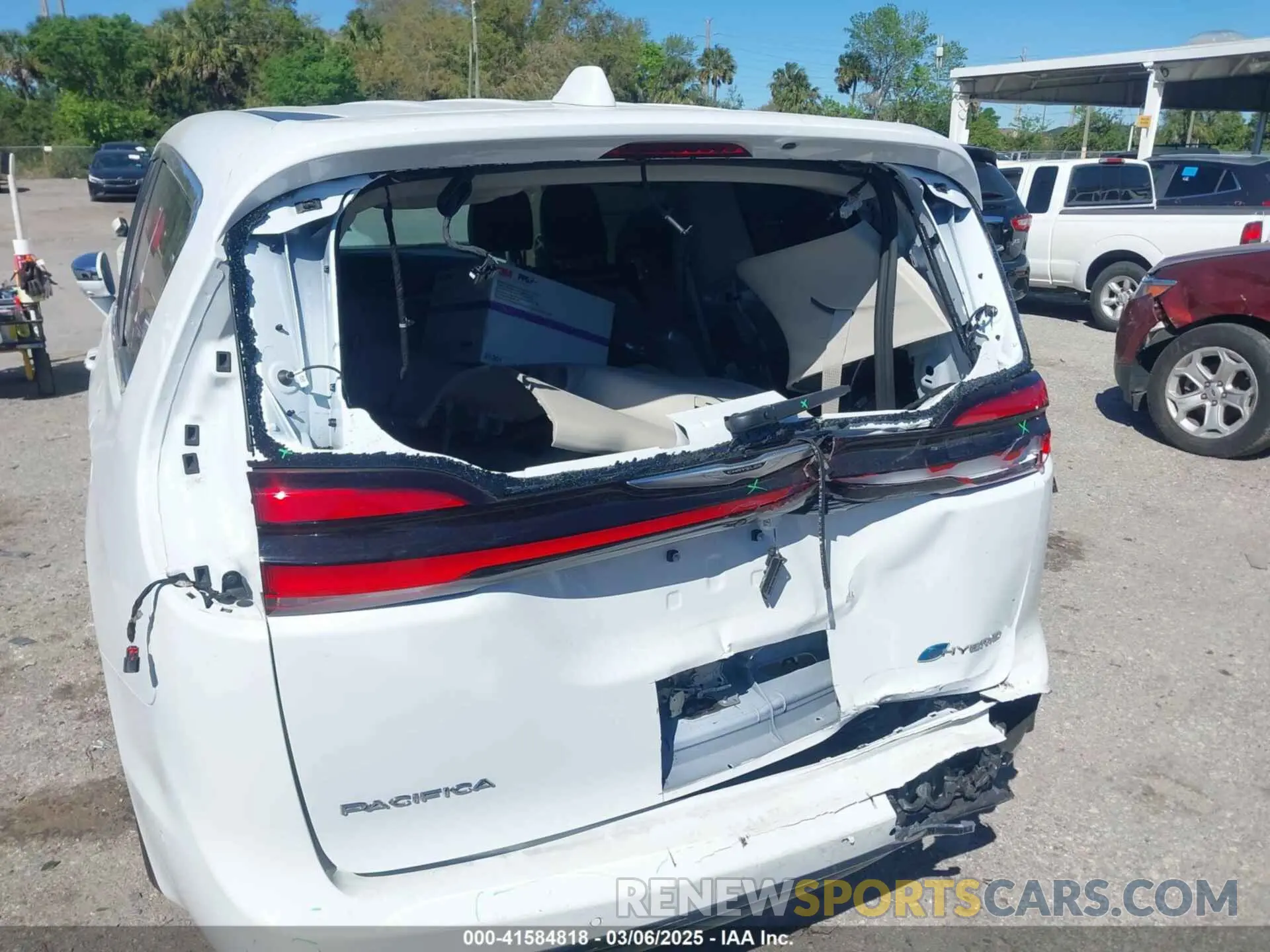 6 Photograph of a damaged car 2C4RC1S74NR112960 CHRYSLER PACIFICA HYBRID 2022